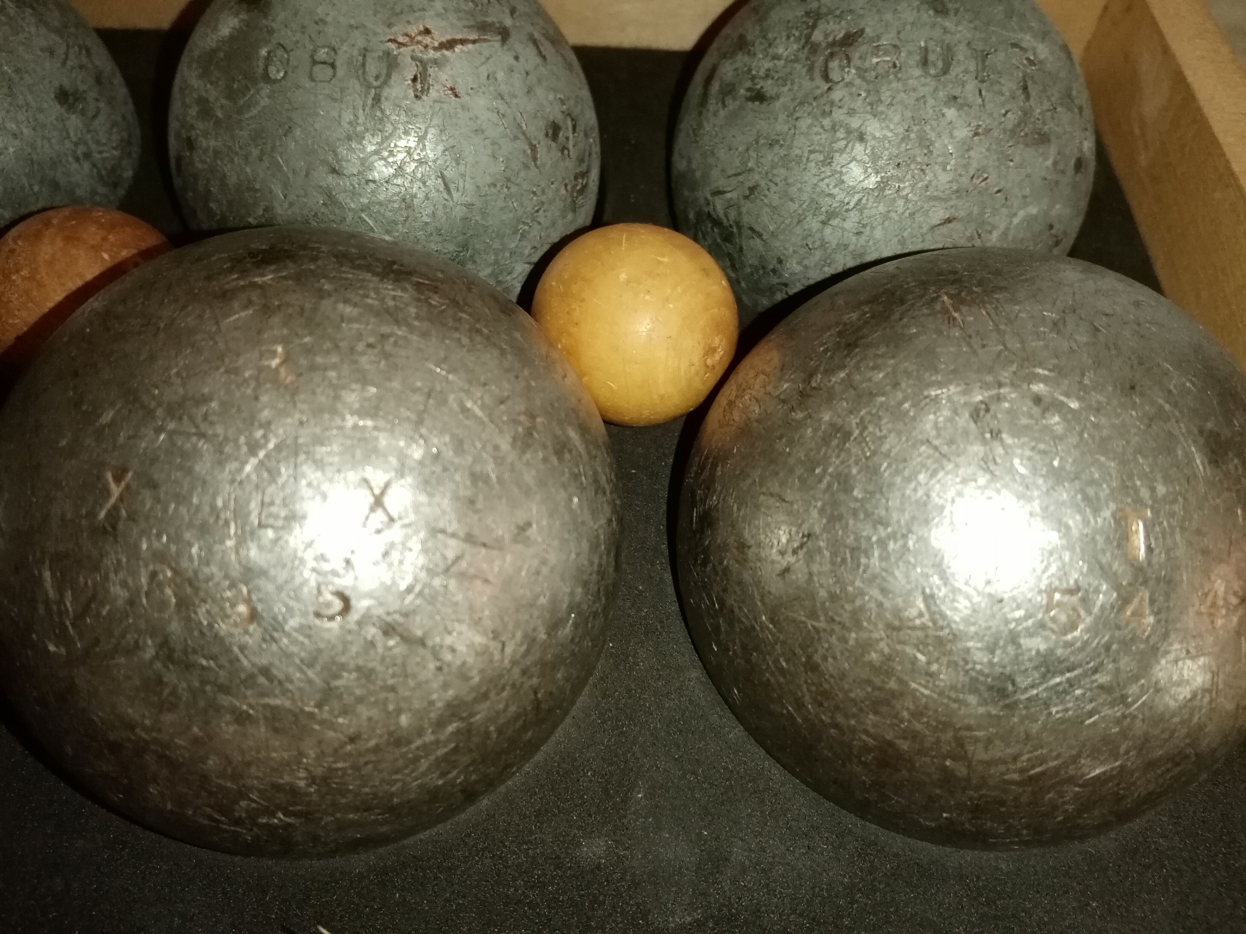 Box 6 bowls of petanque