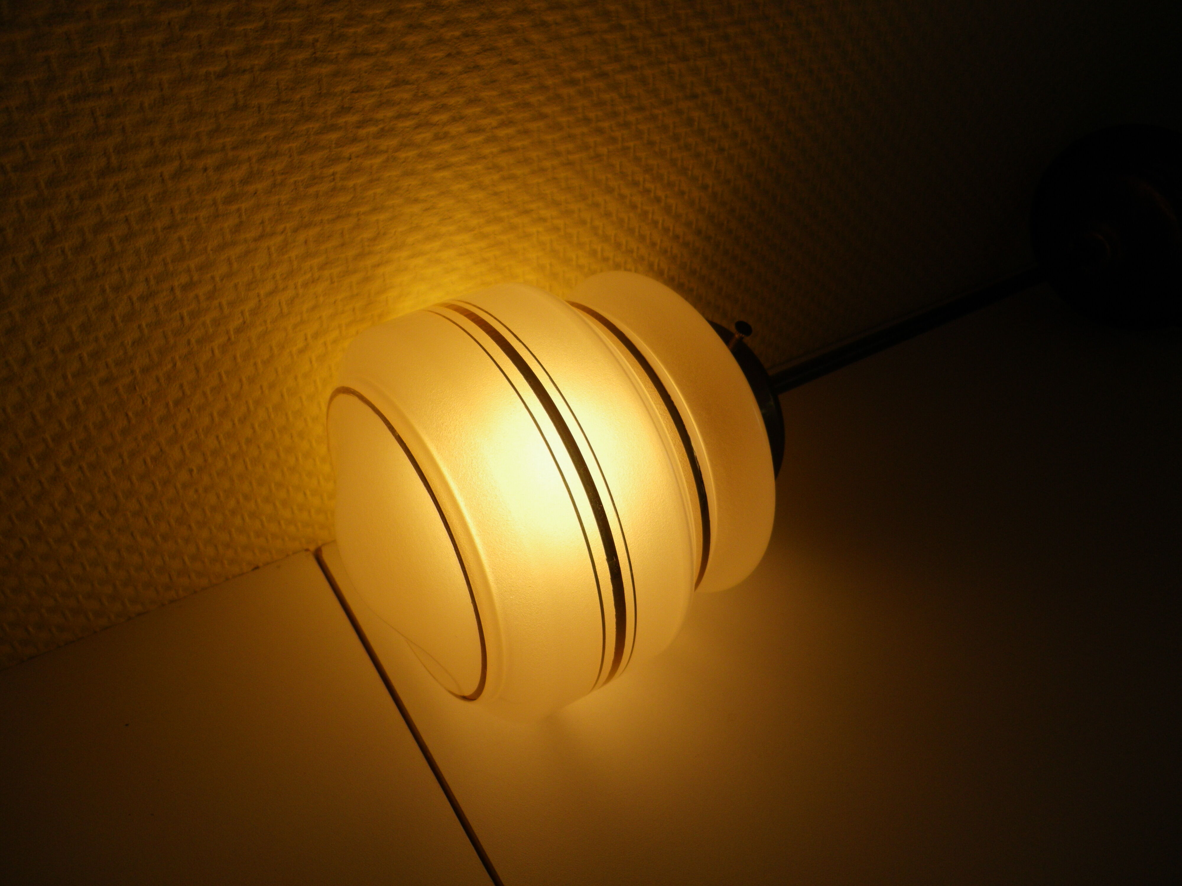 Suspension in brass and opaline country based 1960s/1970s