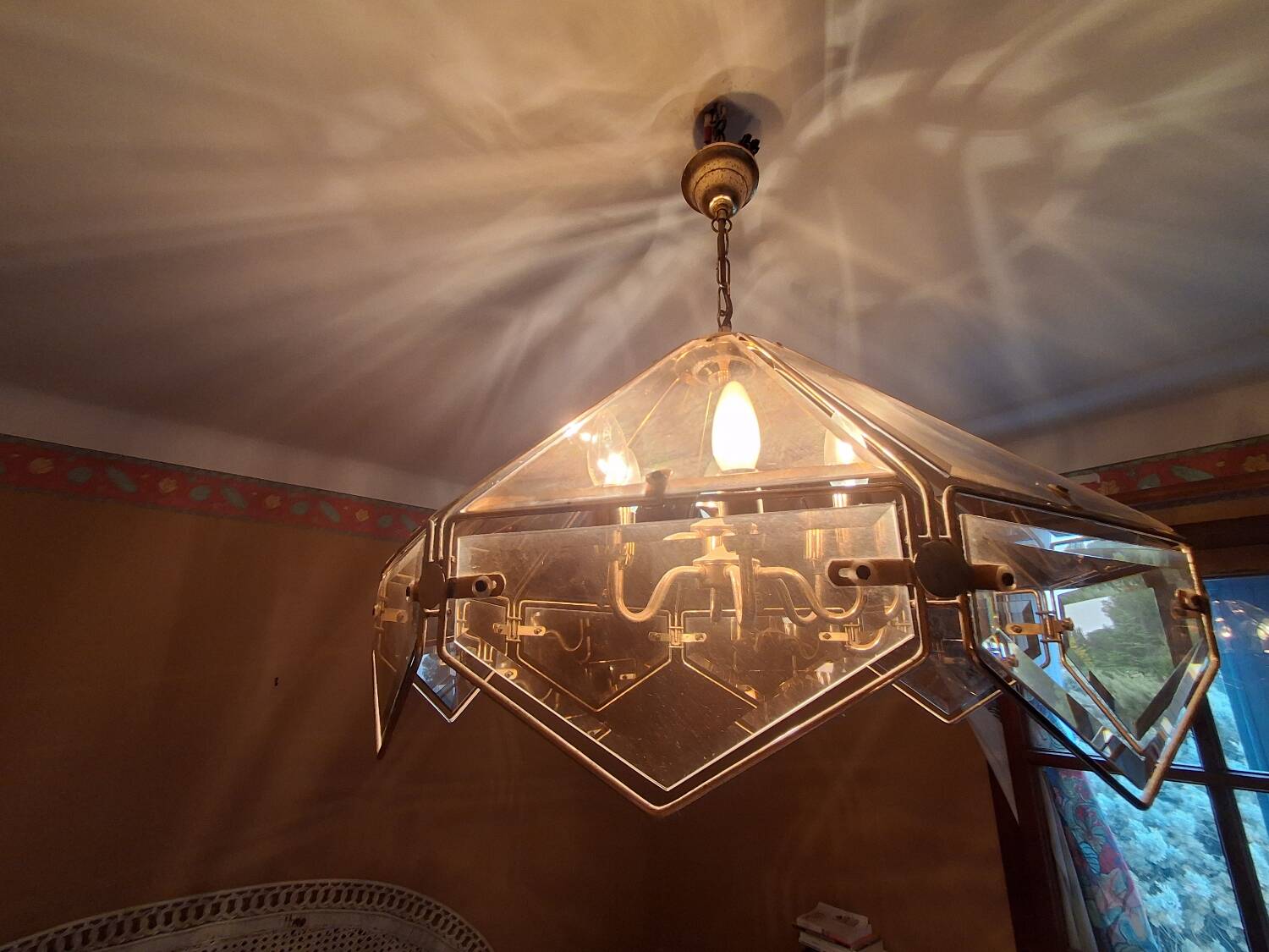 Grand vintage chandelier