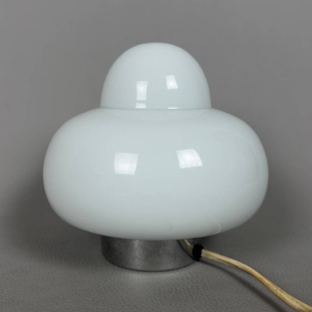 Pair of space age UFO table lamps in white Murano glass, modernist 1970s.
