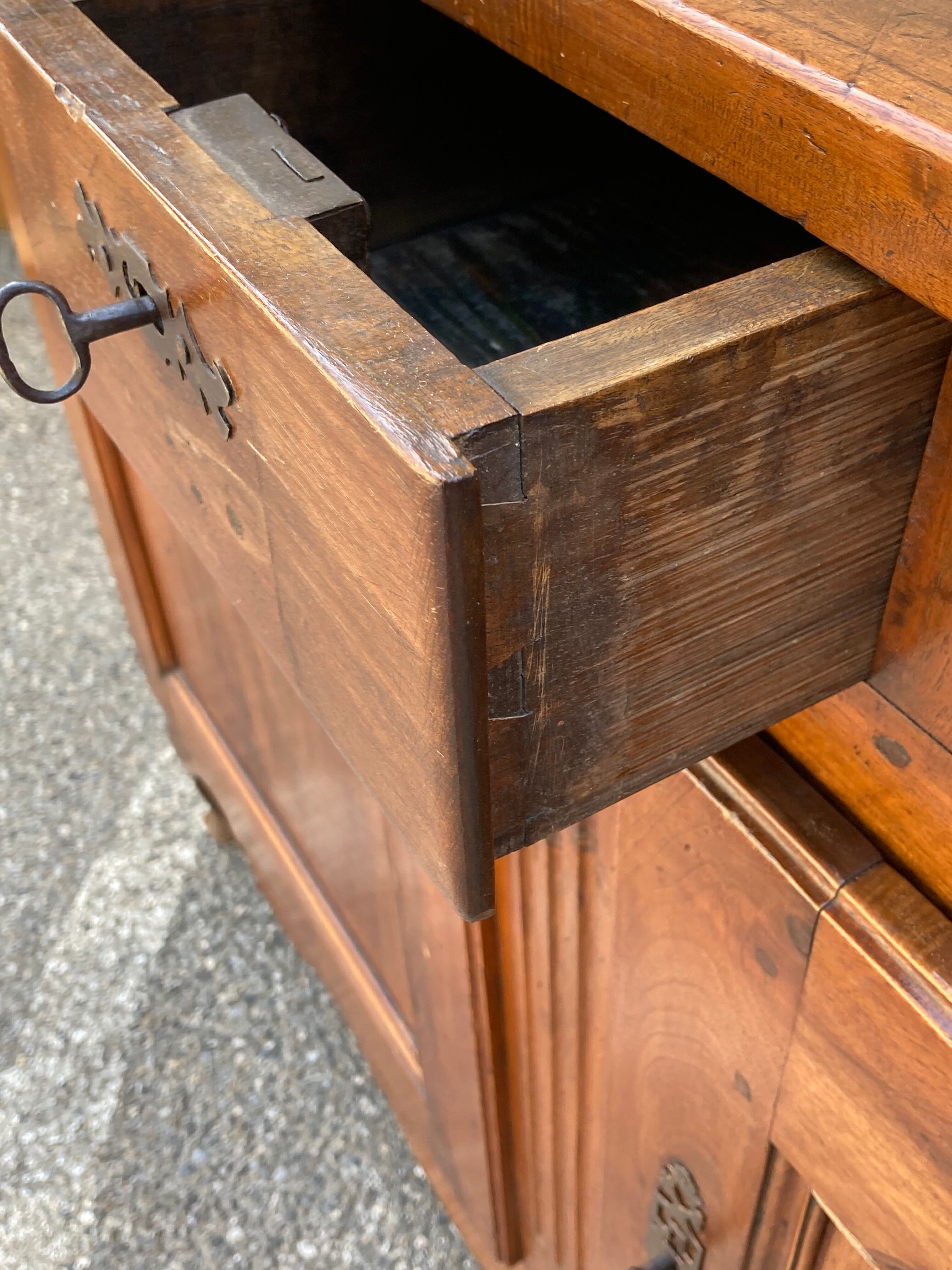 Buffet style Louis XV