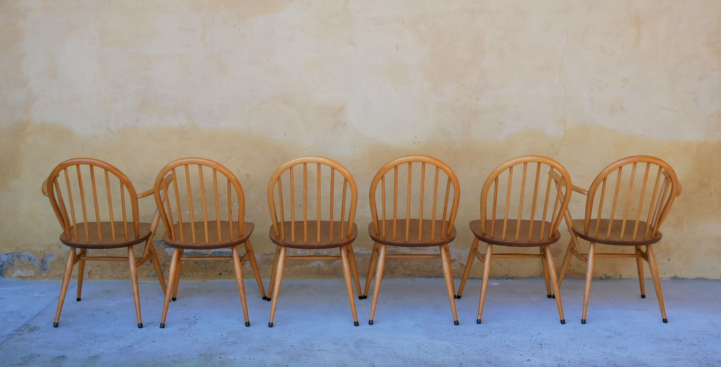 Série de 4 chaises « Windsor » par L. Ercolani pour les éditions Ercol