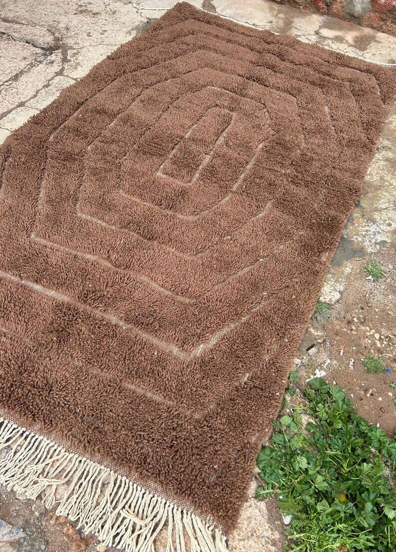 Traditional brown wool rug 250cm x 150cm