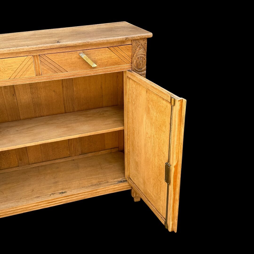 Art Deco buffet in raw and solid oak, 1935.