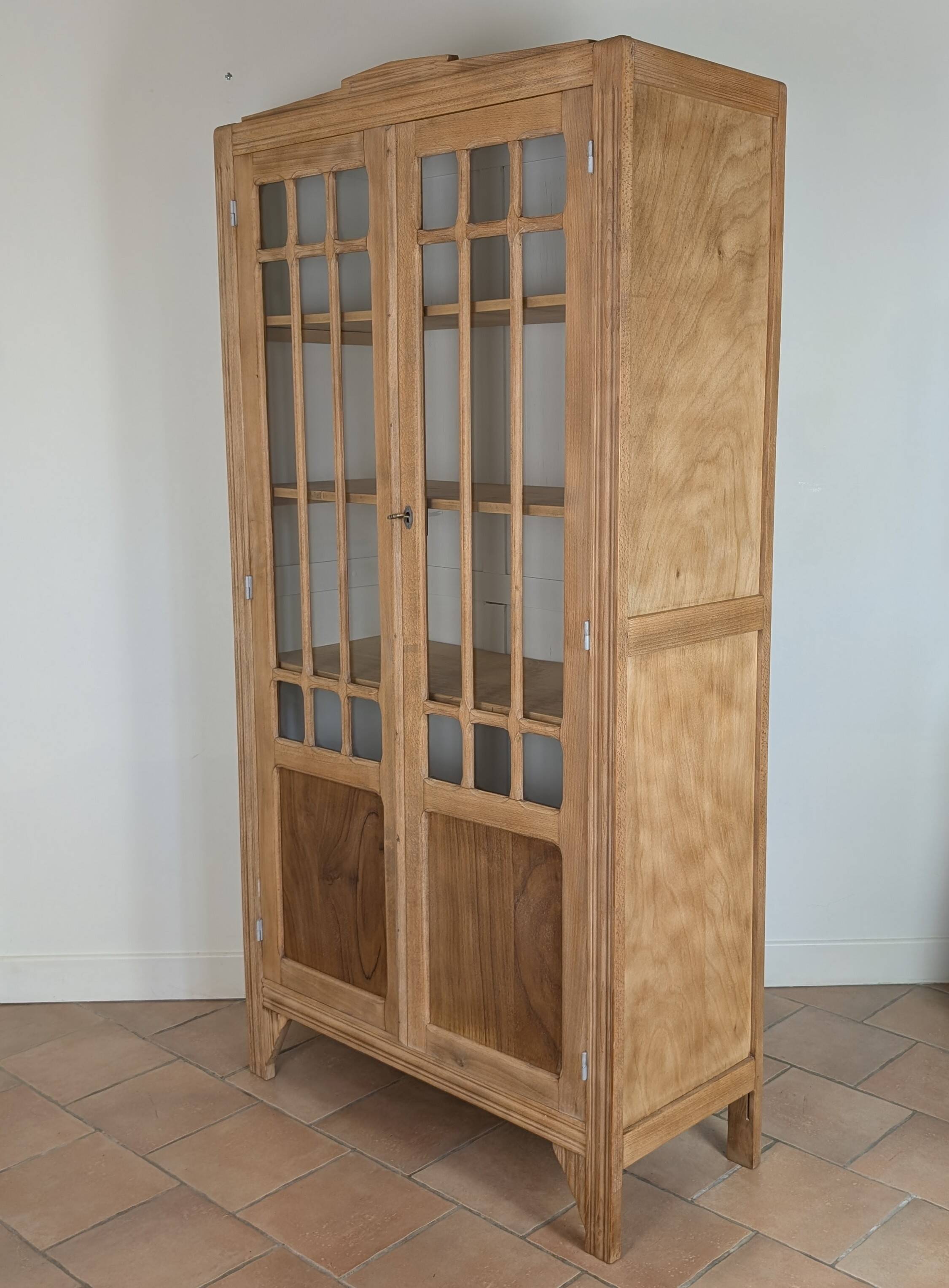 Armoire parisienne vitrée