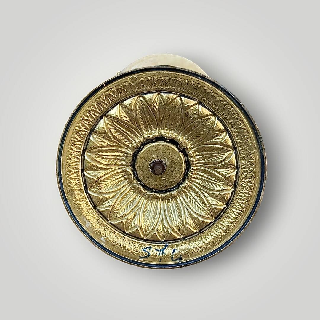 Antique fish ashtray on foot in gilded brass and onyx (4.464 kg)