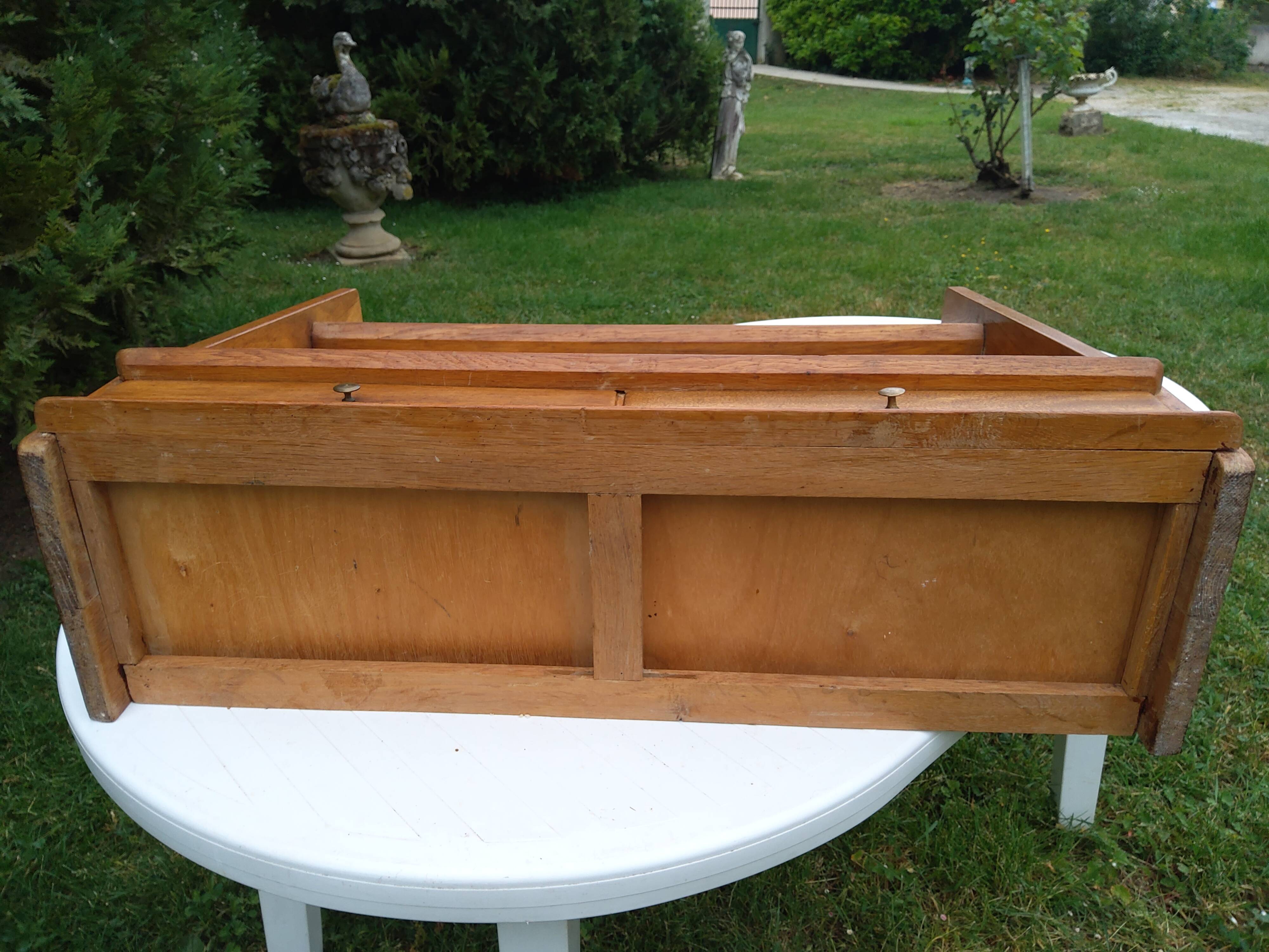 Marcel Gascoin shelf