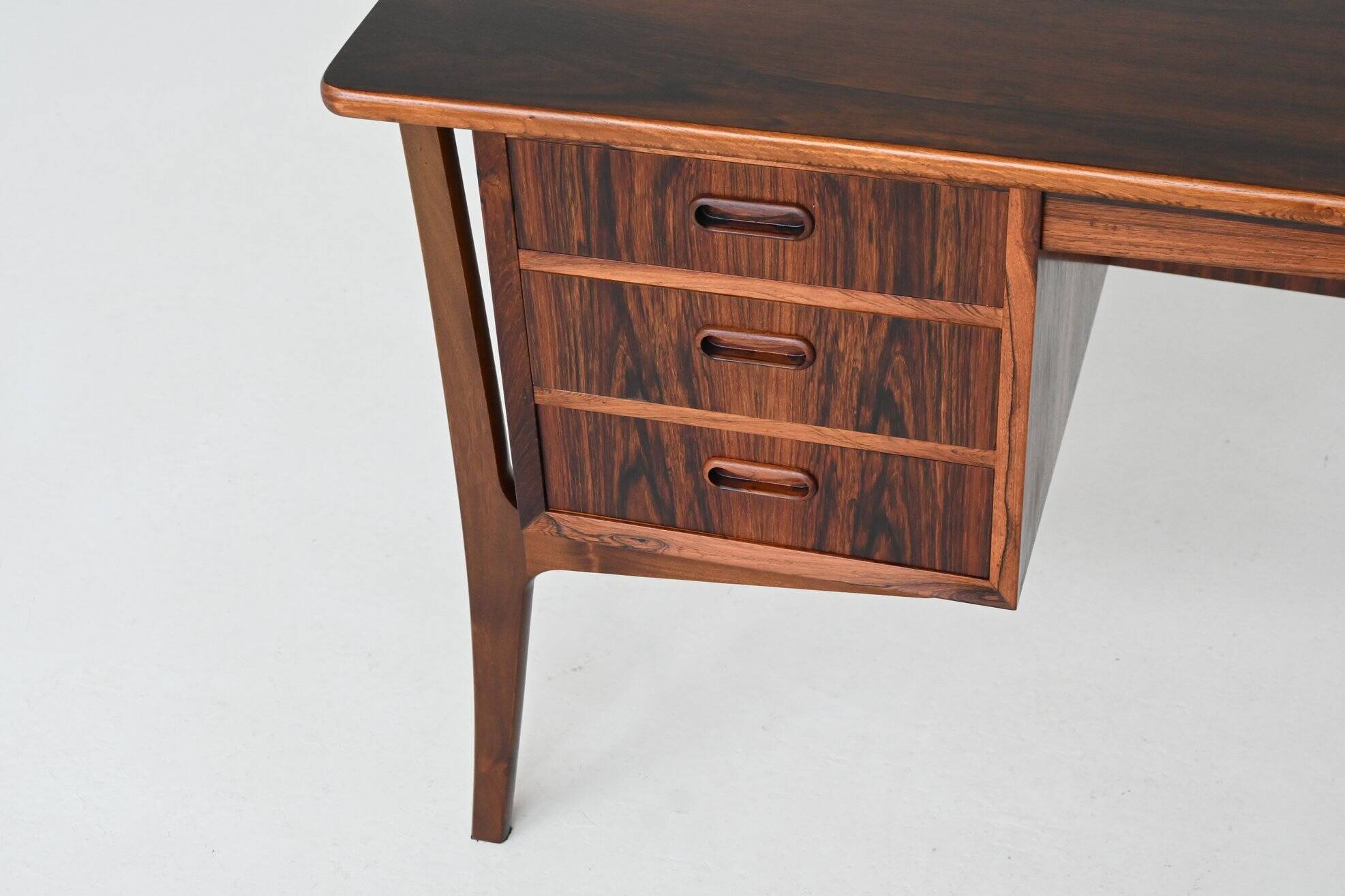 Svend Aage Madsen writing desk in rosewood H.P. Hansen Denmark 1960