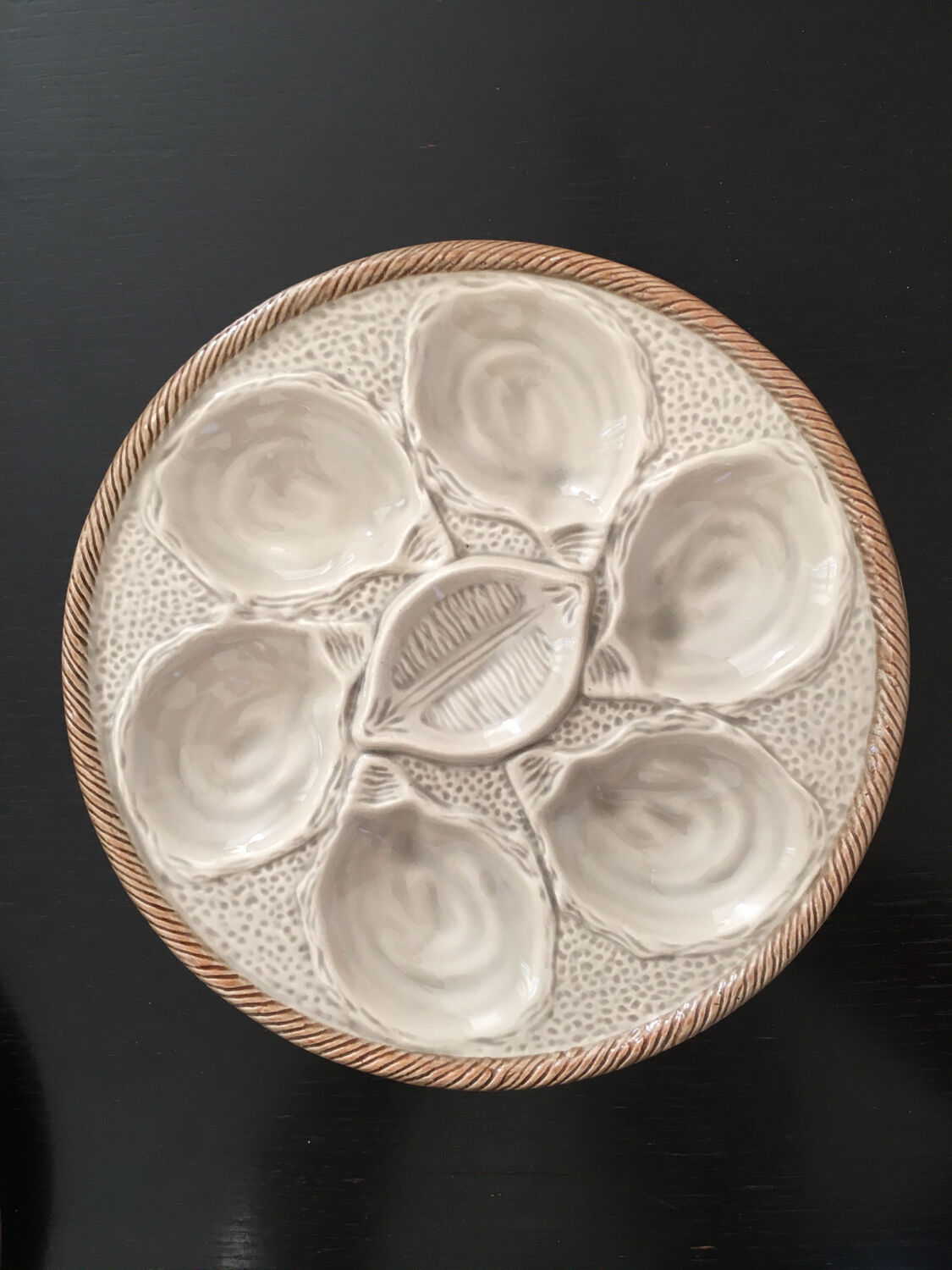Lot de deux assiettes à huître