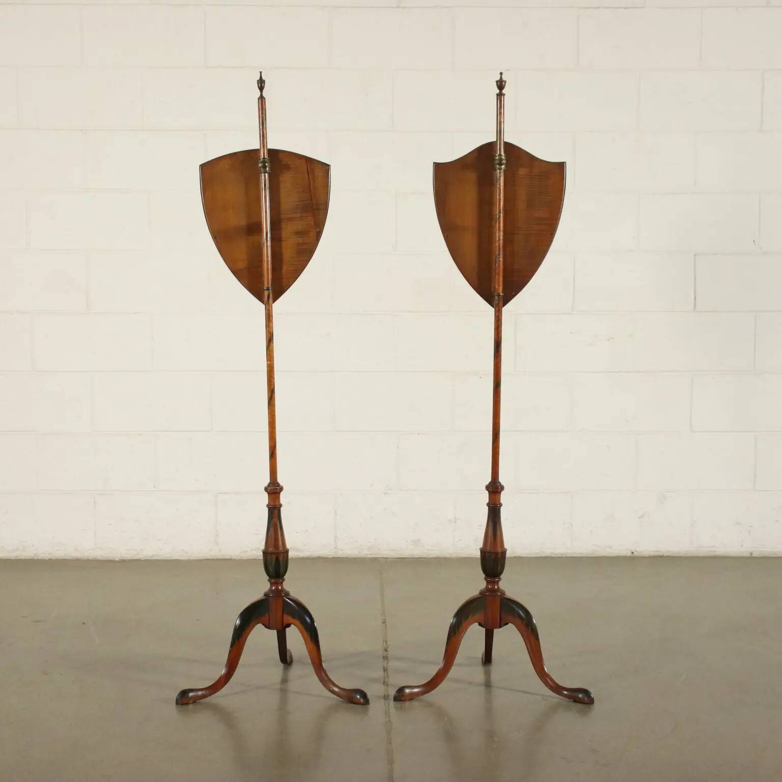 Pair of George IV standing screens in satin wood and fabric, England, 19th century.