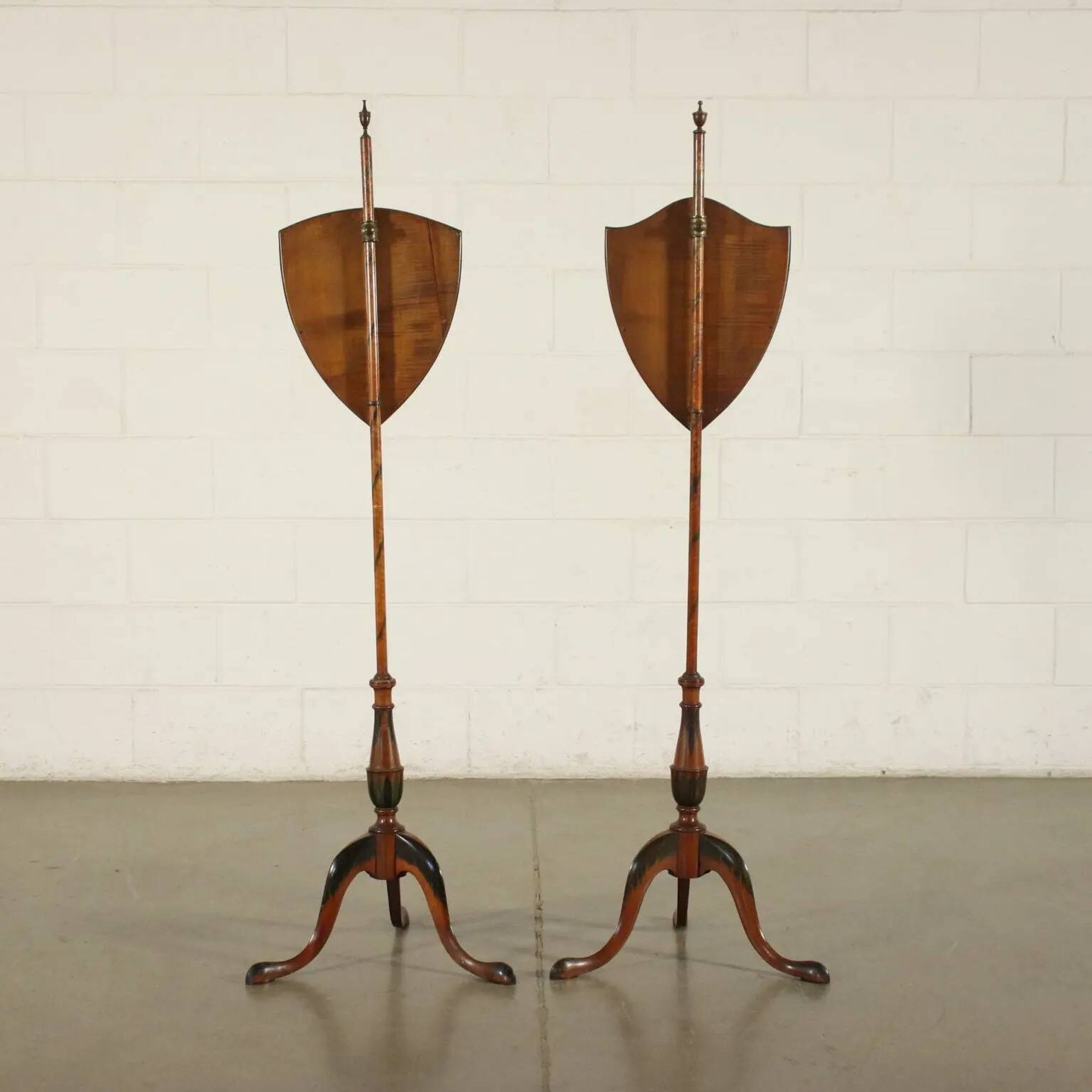 Pair of George IV standing screens in satin wood and fabric, England, 19th century.