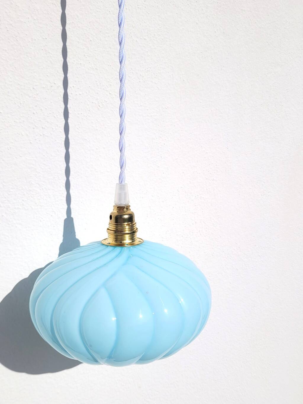 Lampe baladeuse vintage en opaline bleue