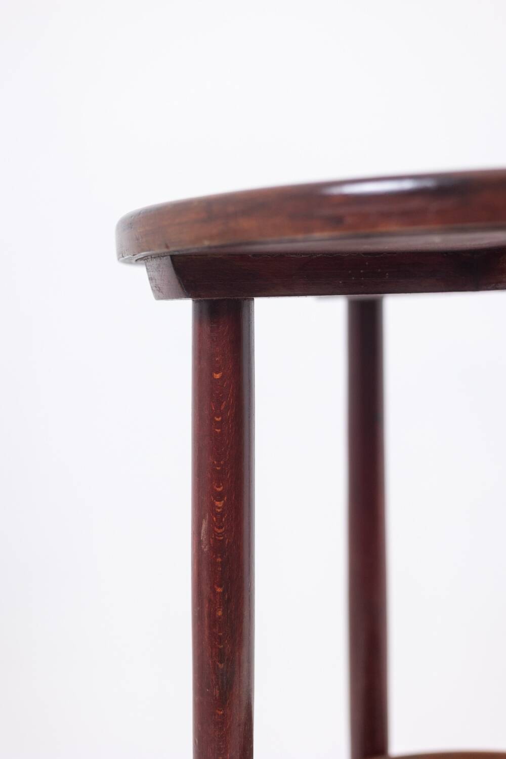 Thonet. Pair of side tables with 2 tops in stained beech. 1900s.