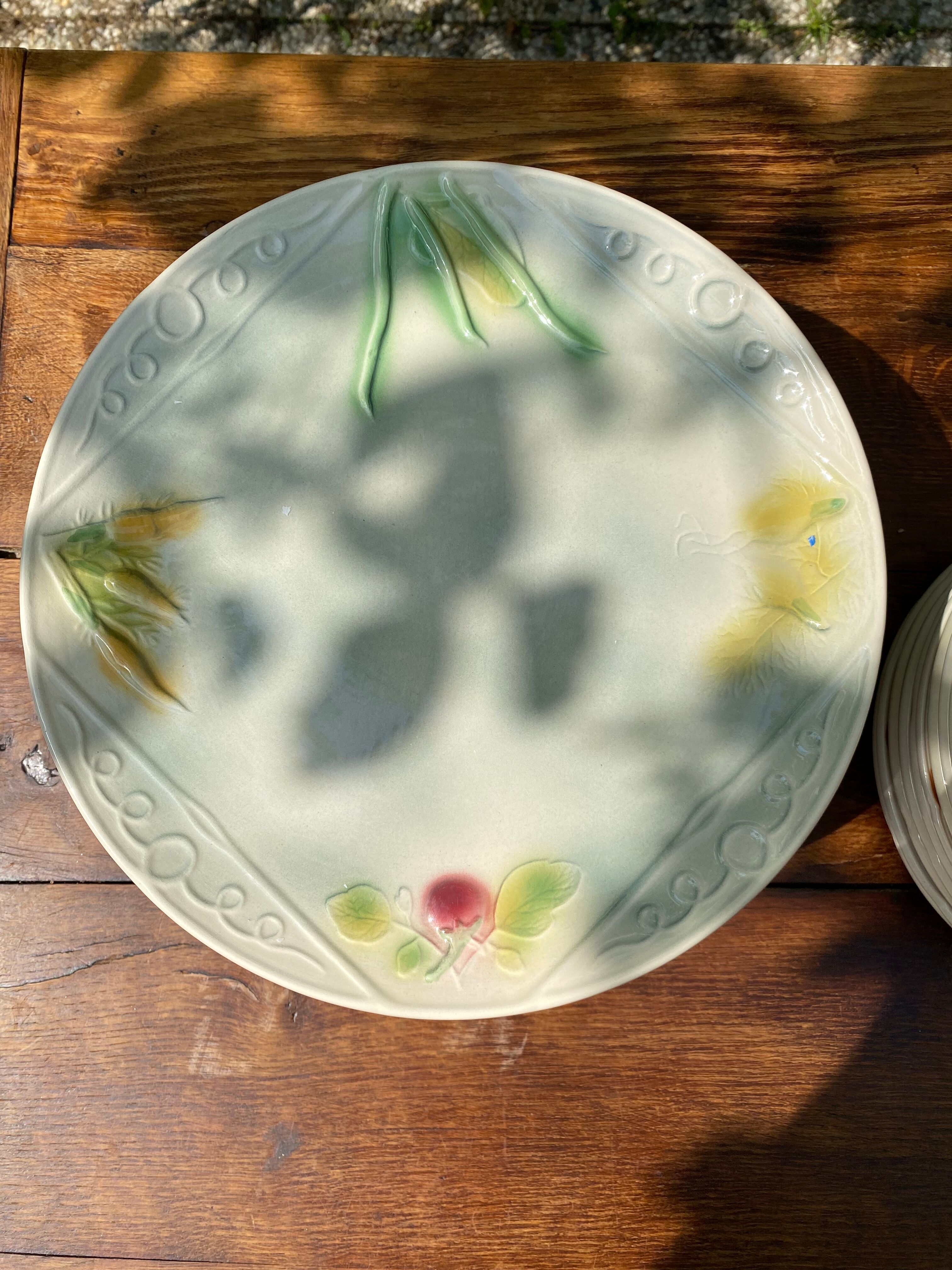 Service 10 plates and 14 sub-plates St Clement