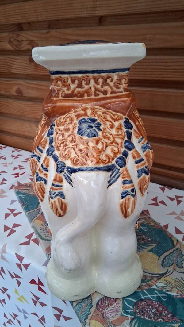 Grand éléphant en céramique