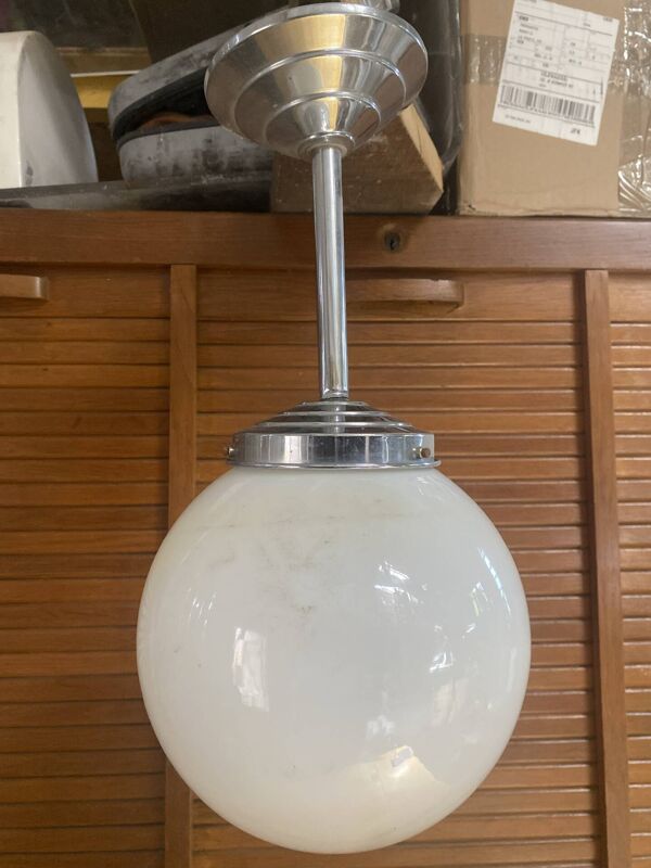 suspension boule en opaline blanche et aluminium, années 1950