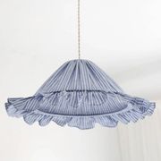 Suspension Emilia, abat-jour plissé à volants, rayures bleus