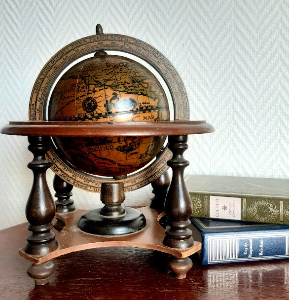 Vintage desktop world map