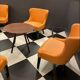 Fauteuil en simili cuire couleur abricot