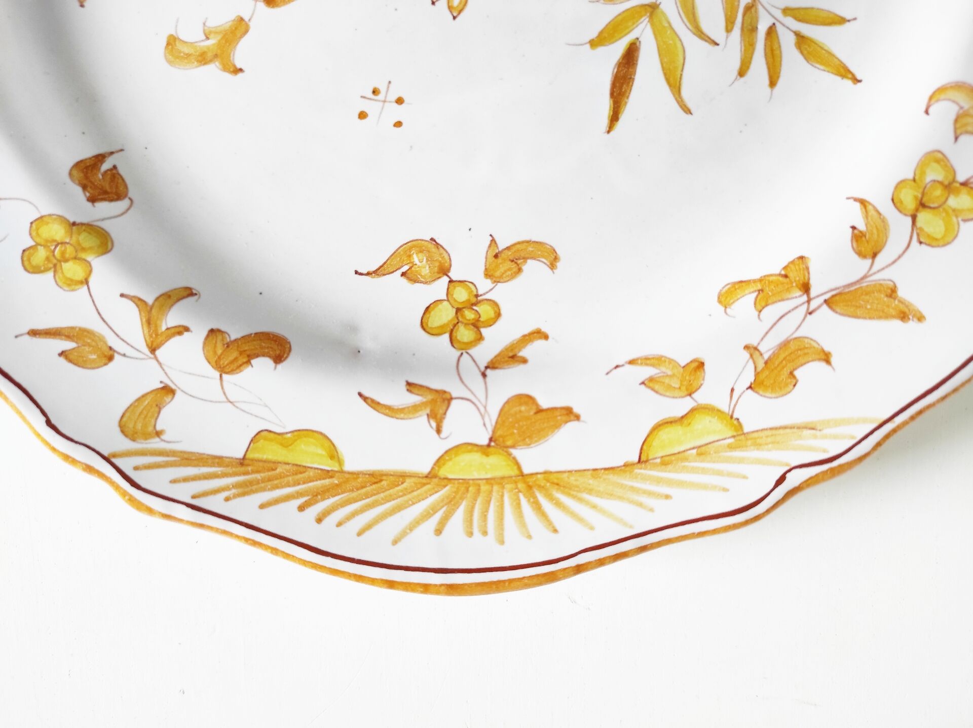 Assiette faïence de Moustiers oiseau