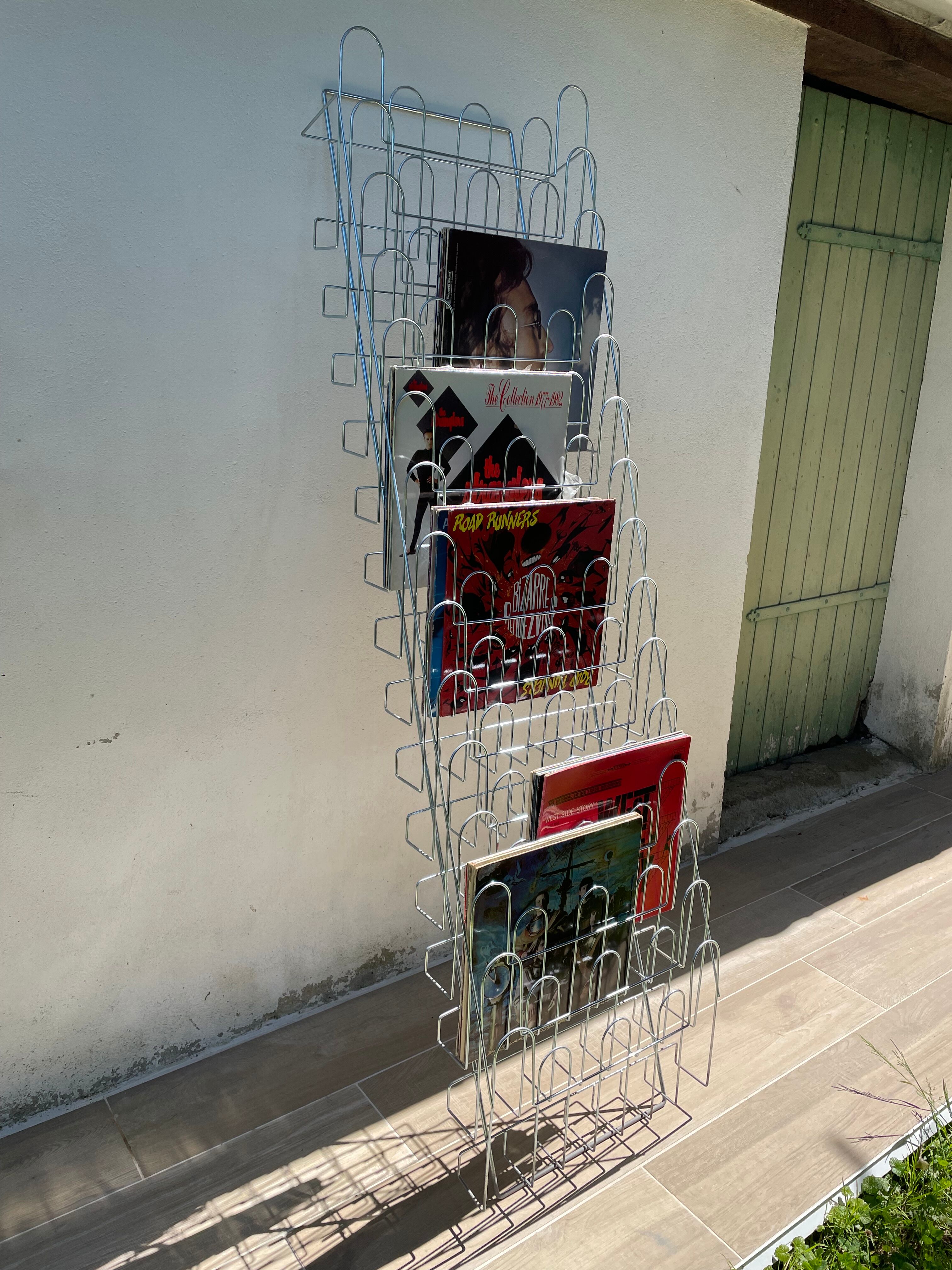 Range vinyl records holder