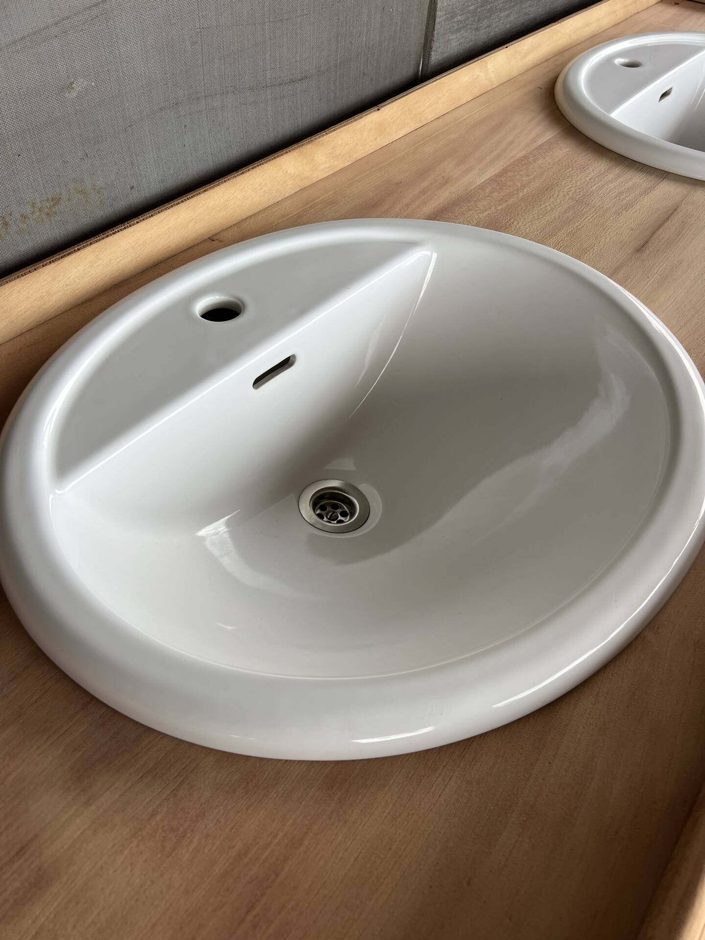 Furniture with 2 basins in raw wood