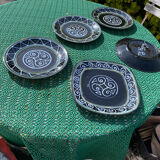 Set of signed plates