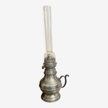 Kerosene lamp in tin with handle