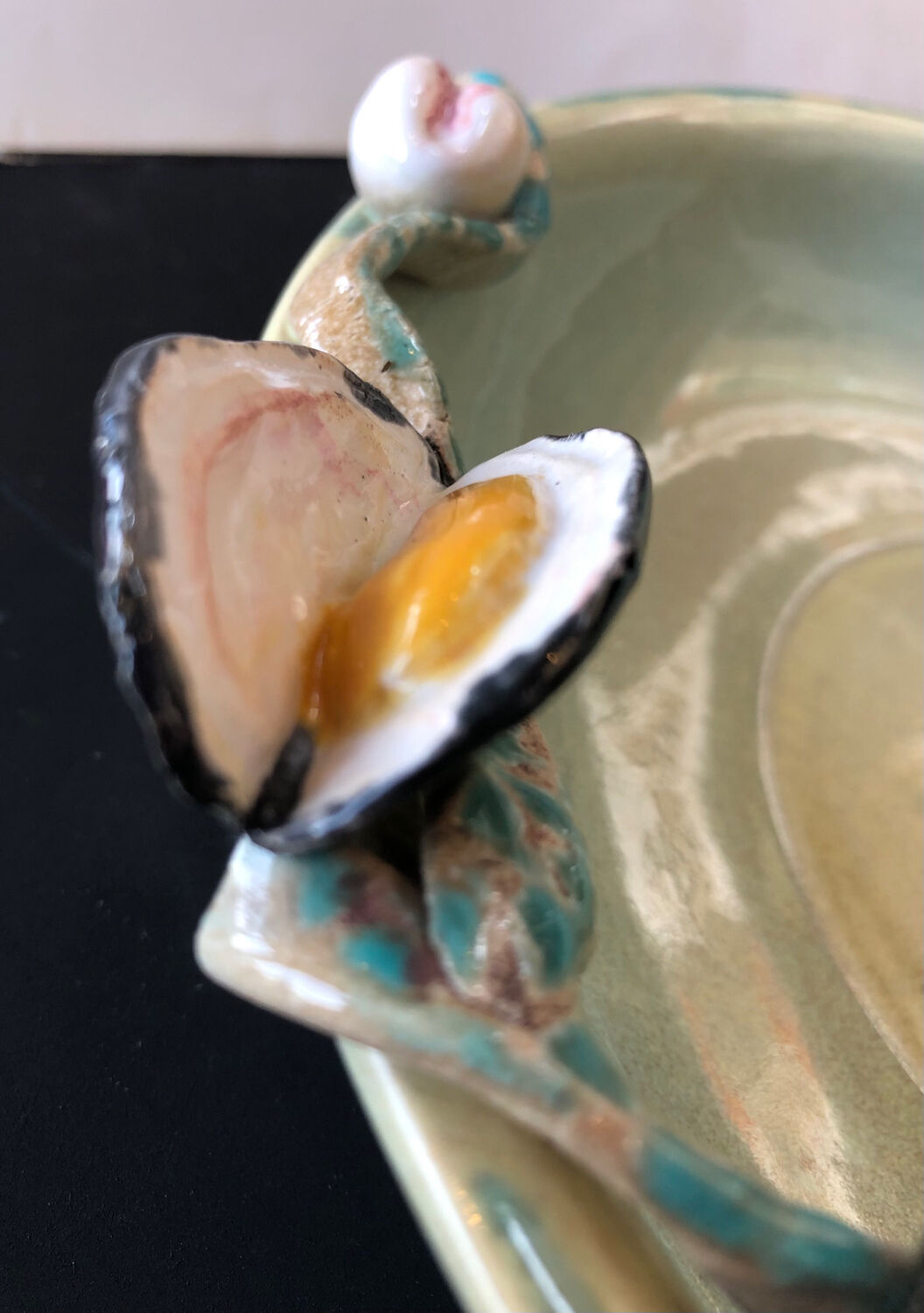 Paris ceramic dish with slip decoration, by Suzy Coste