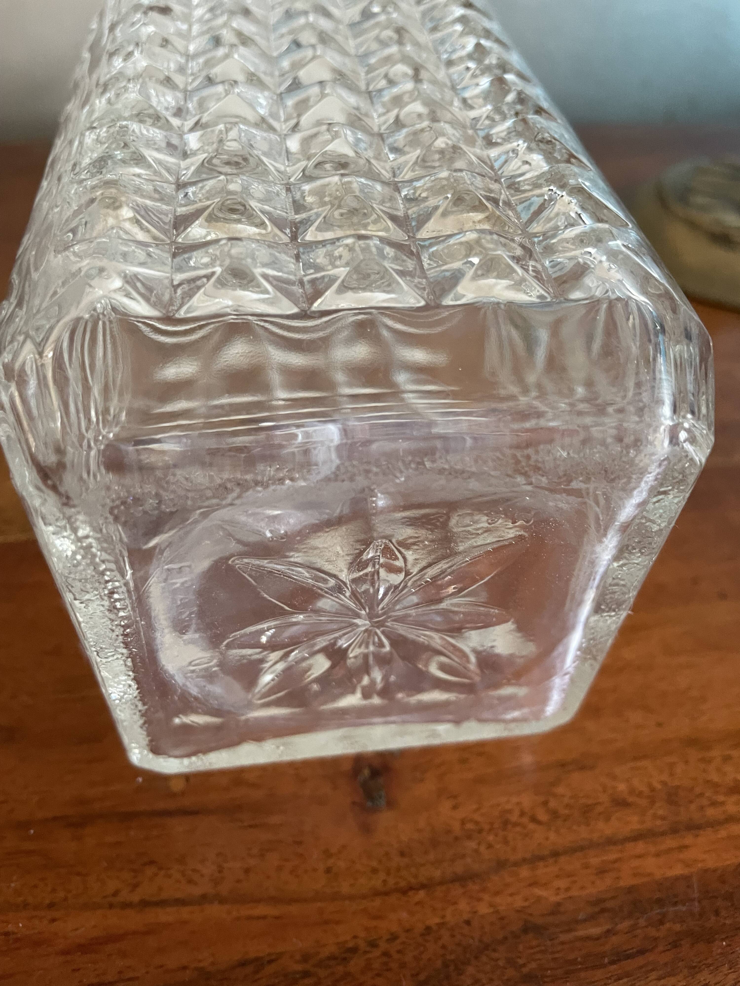 Glass whiskey decanter