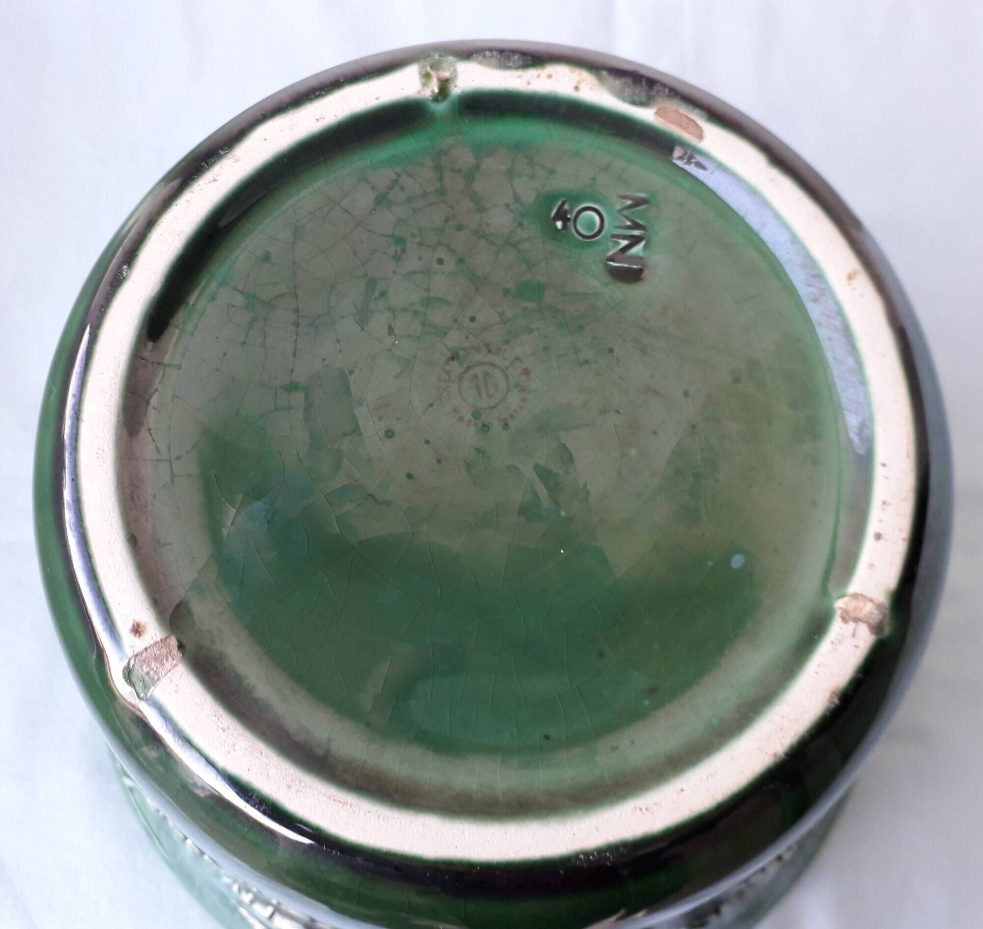 Green ceramic cache-pot