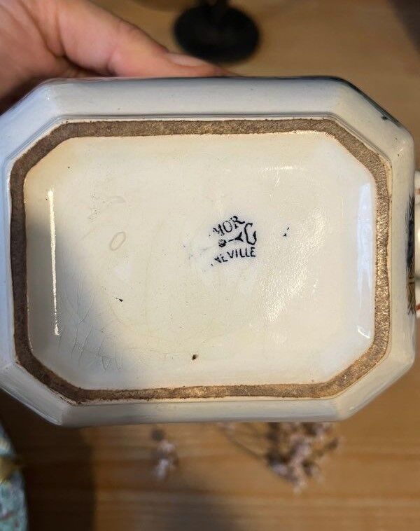 Covered casserole with Asian décor Luneville