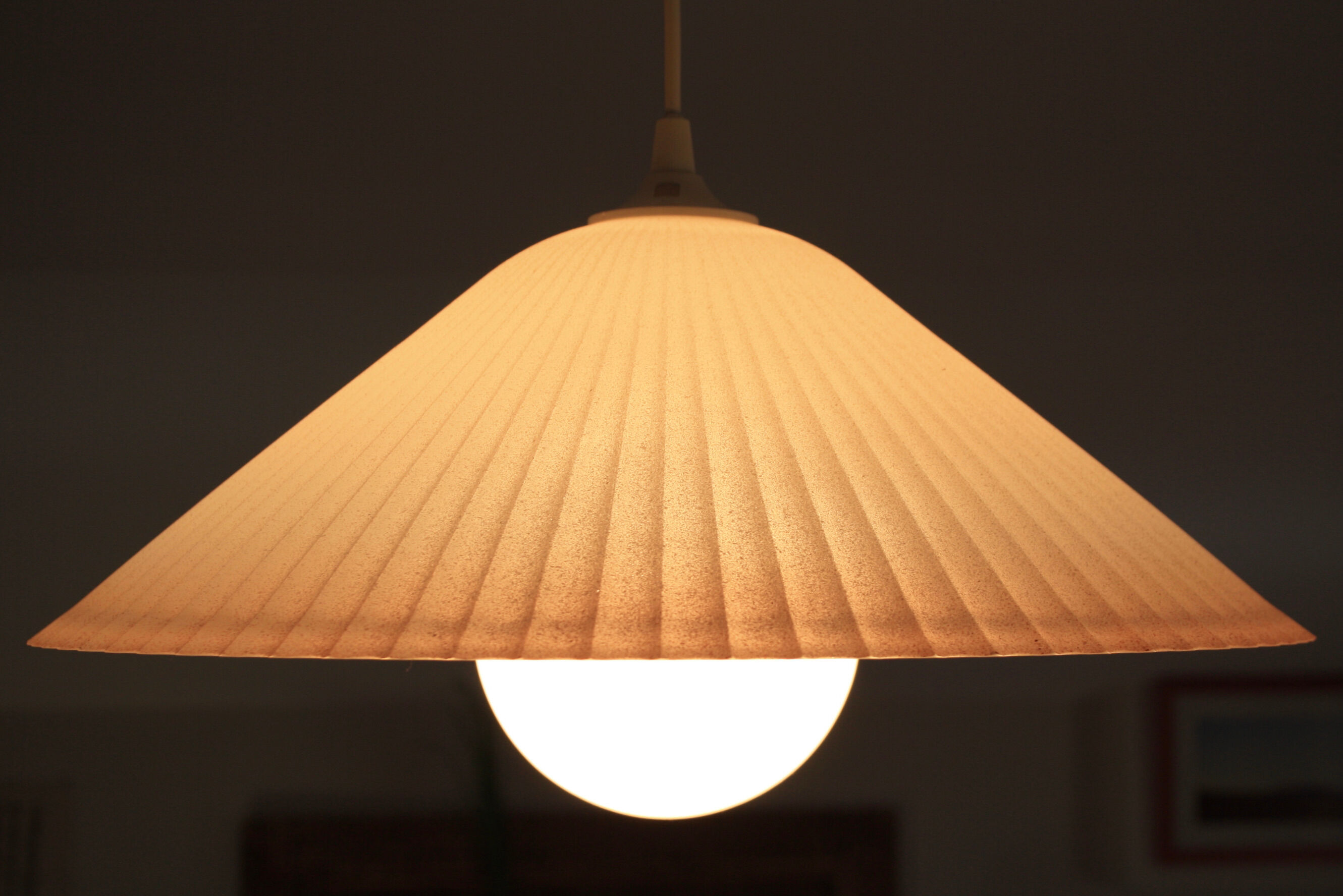 Pleated glass suspension