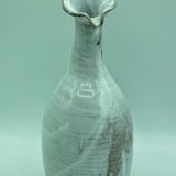 Pitcher at the leaning collar in snarl