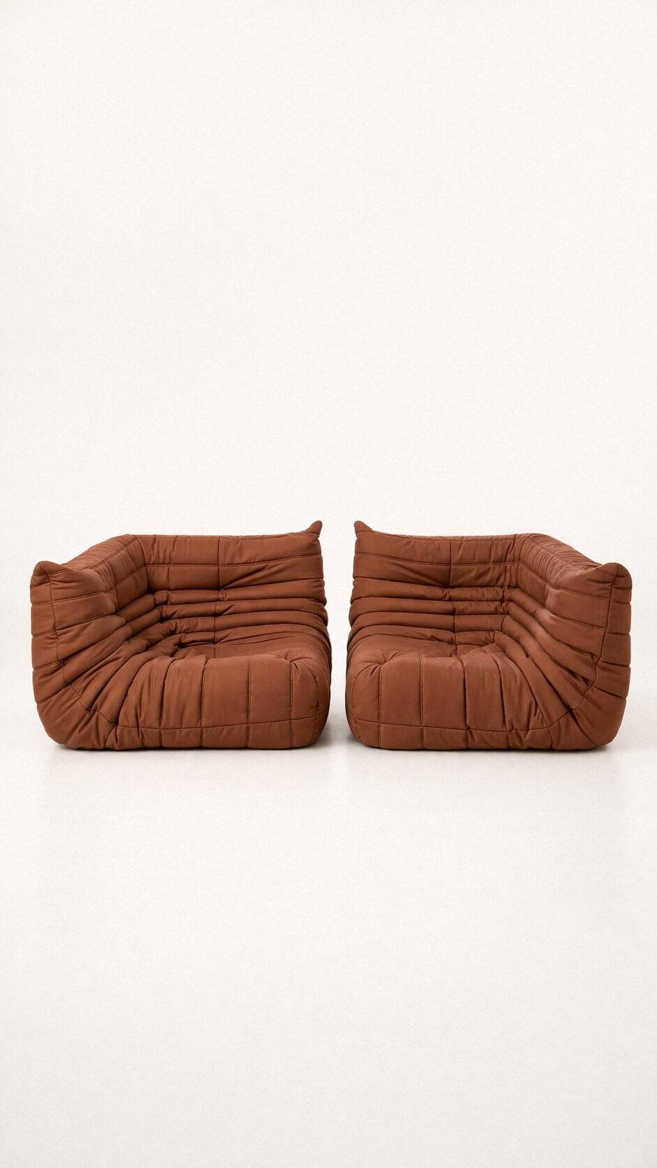 Paire de chauffeuses Togo de Michel Ducaroy, Ligne Roset