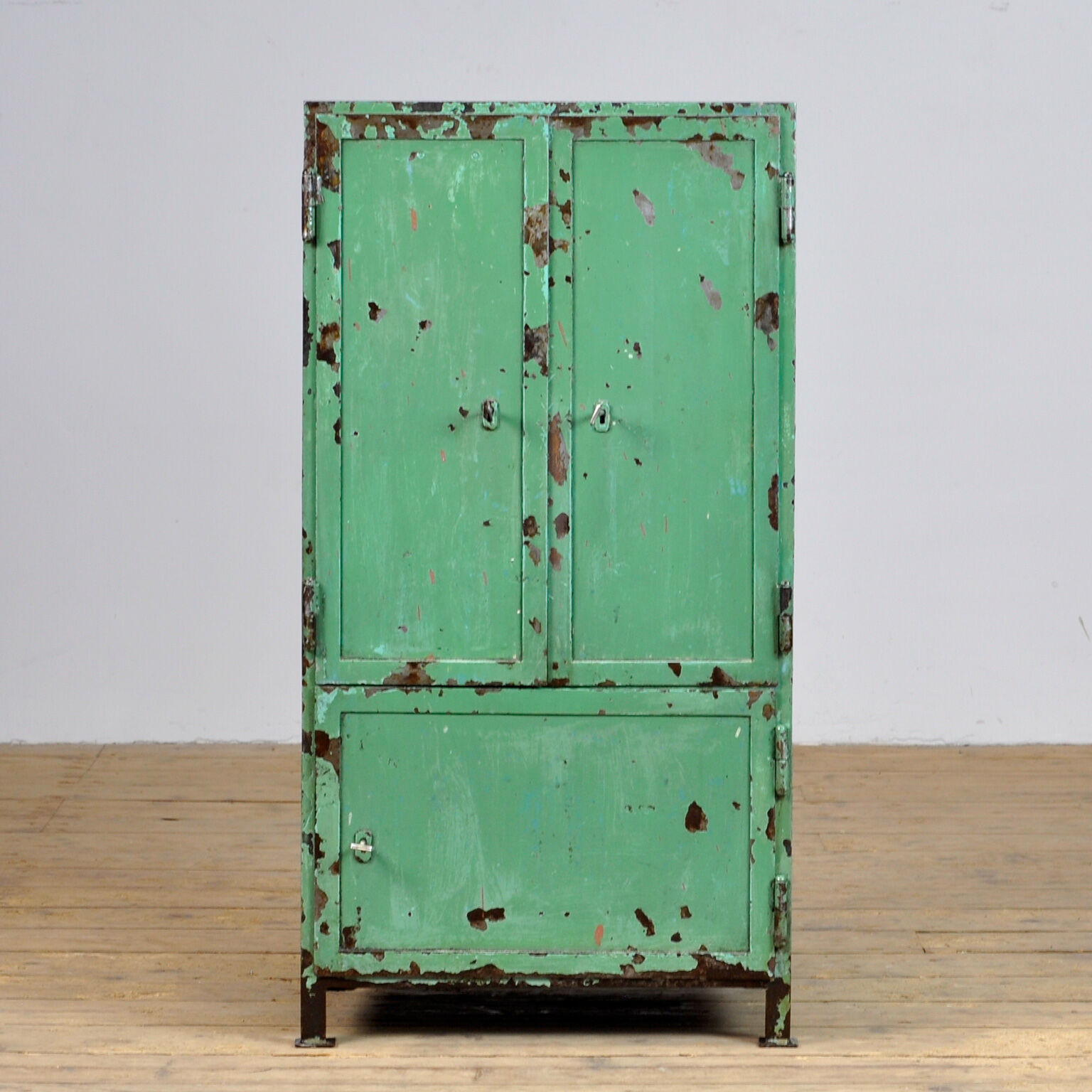 Armoire industrielle de fer années 50