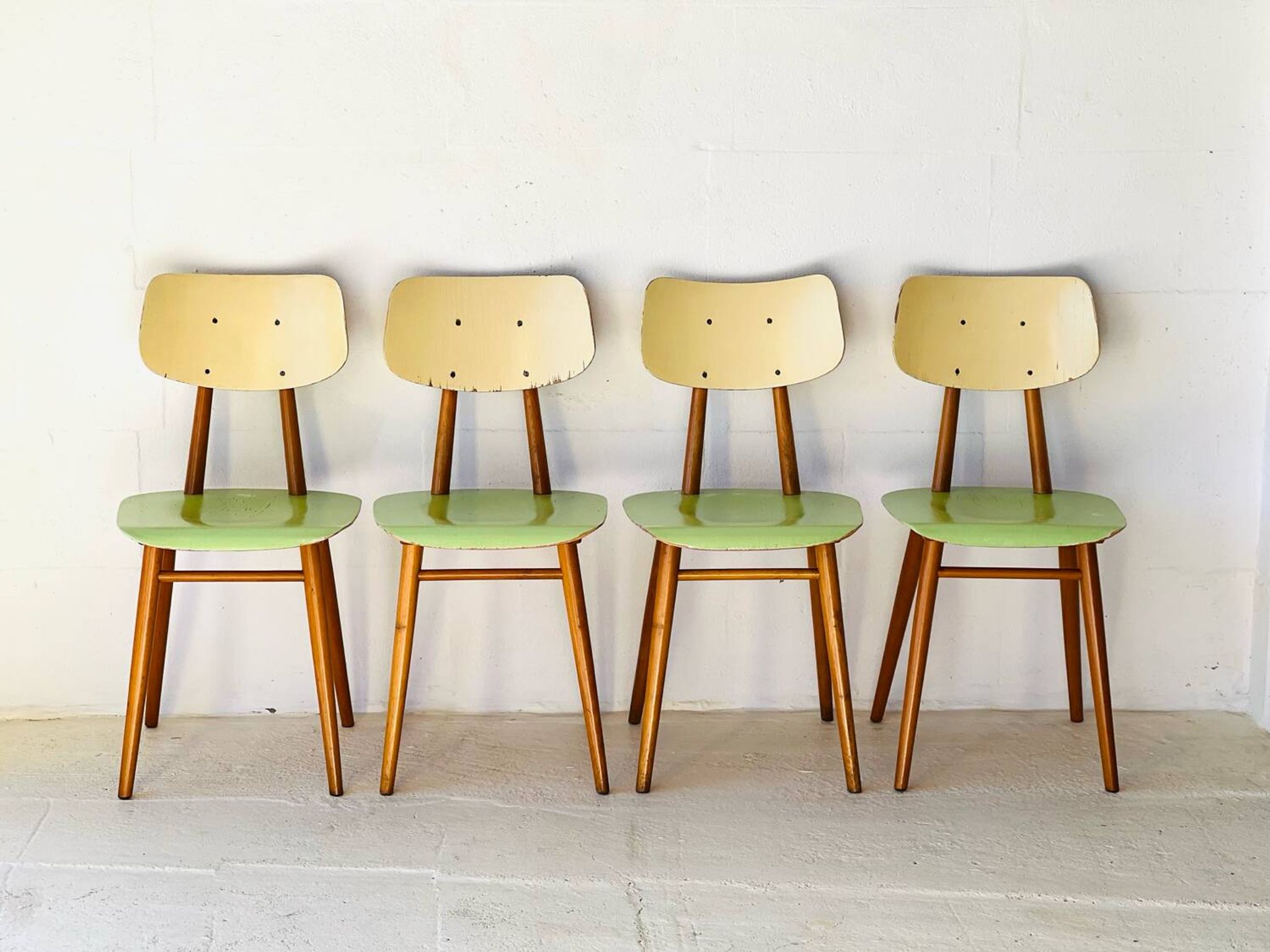 Chaises de salle à manger par TON, ensemble de 4