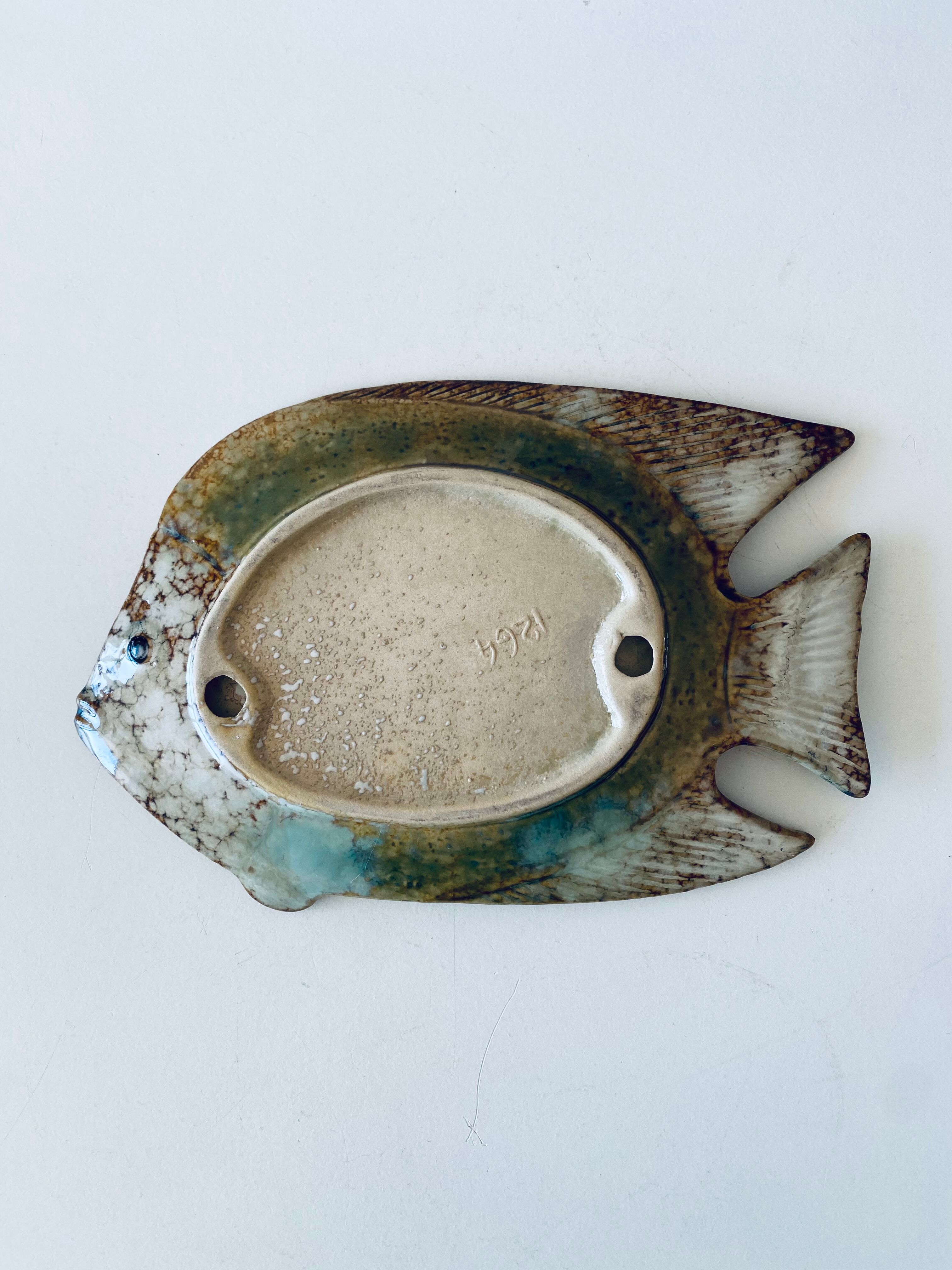 Ceramic fish-shaped cup
