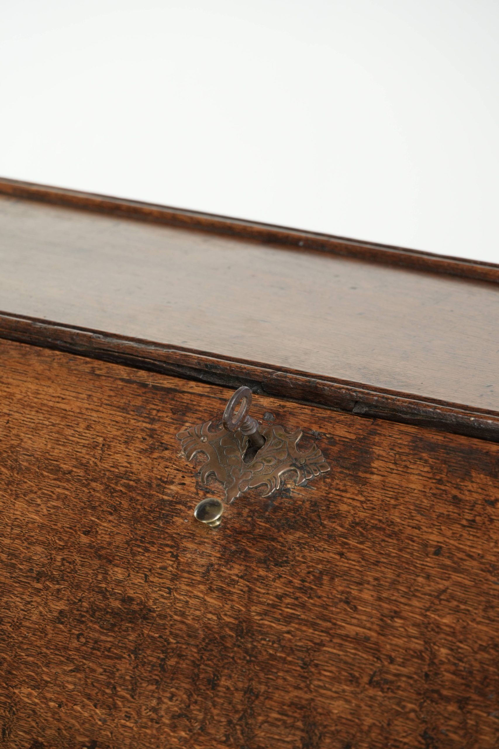 Secretary in ancient English oak from the early 18th century.