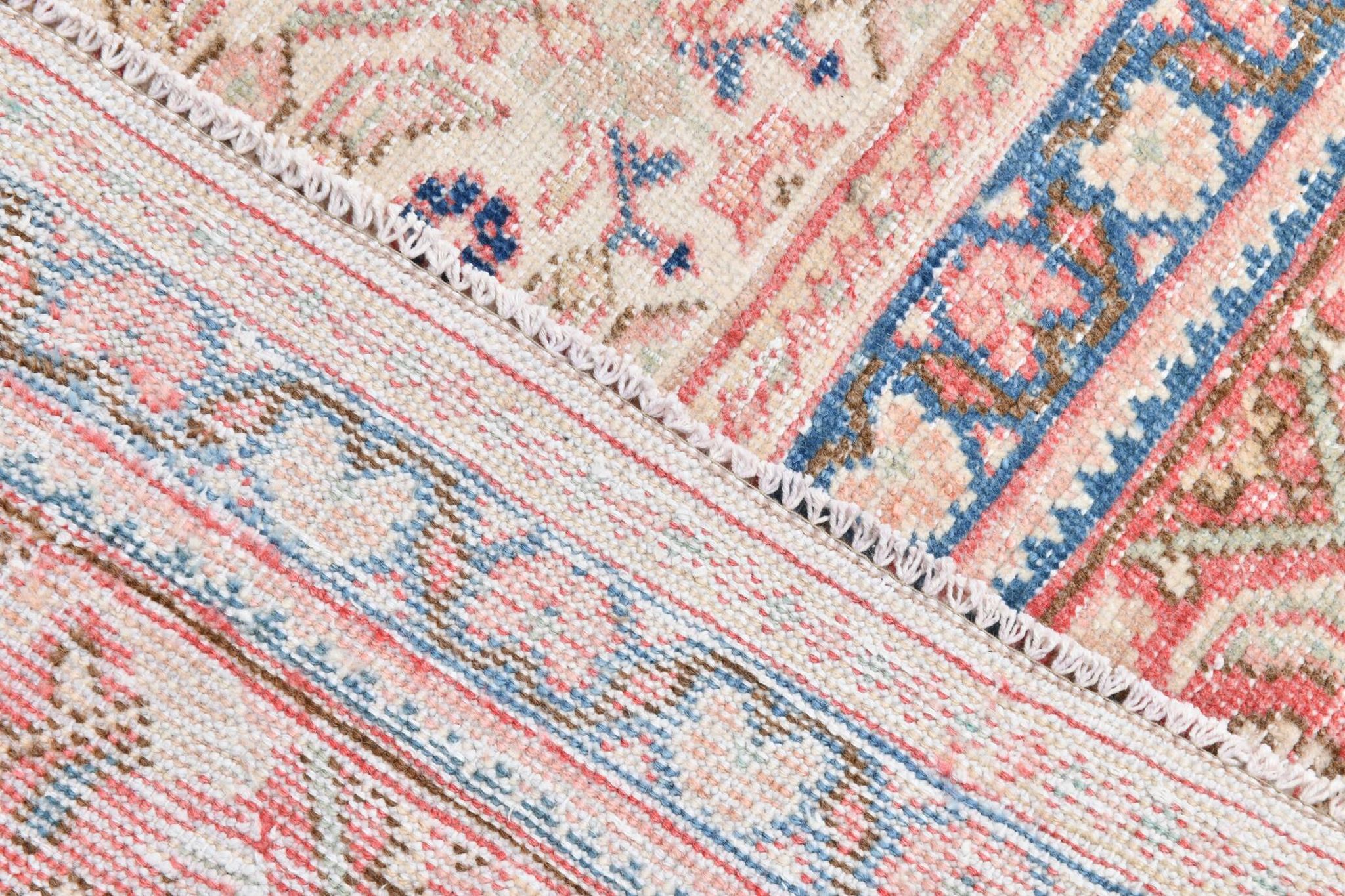 Tapis persan classique rose et bleu