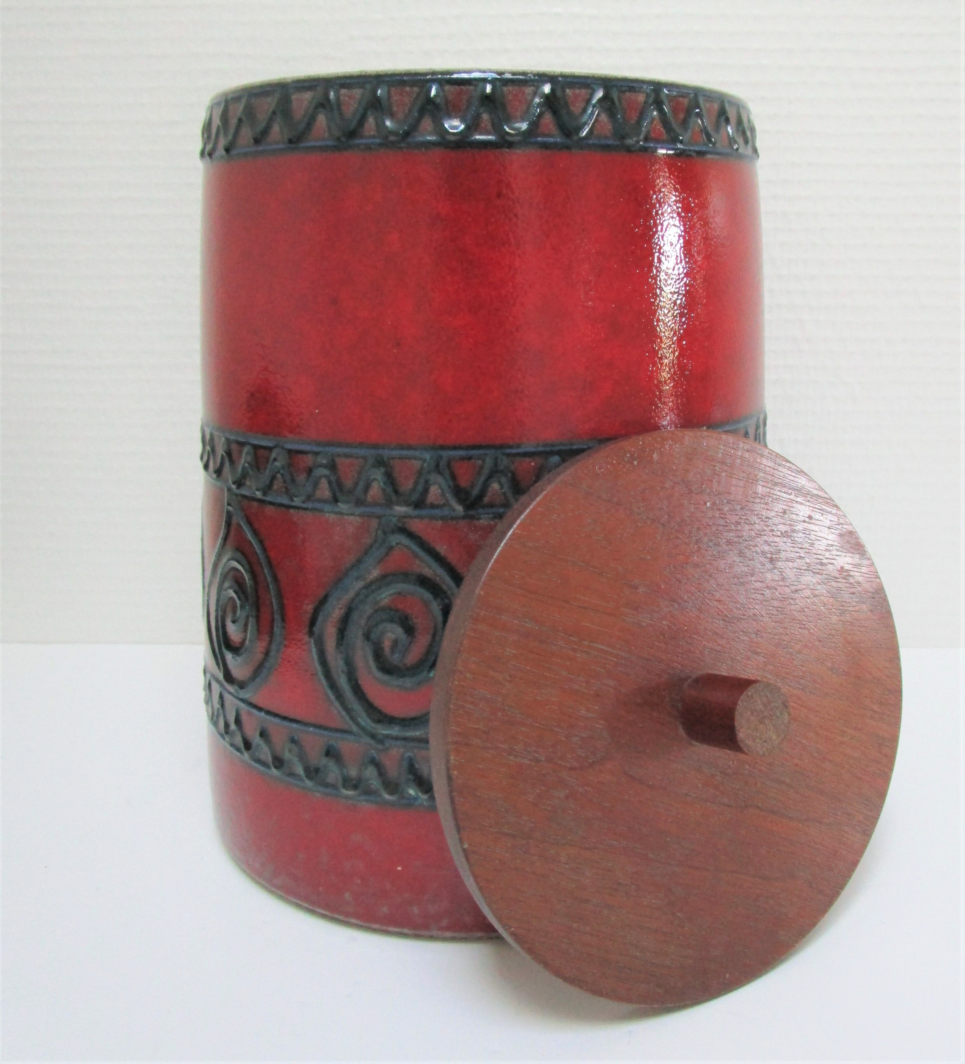 Enamelled ceramic pot with wood lid German design 70s