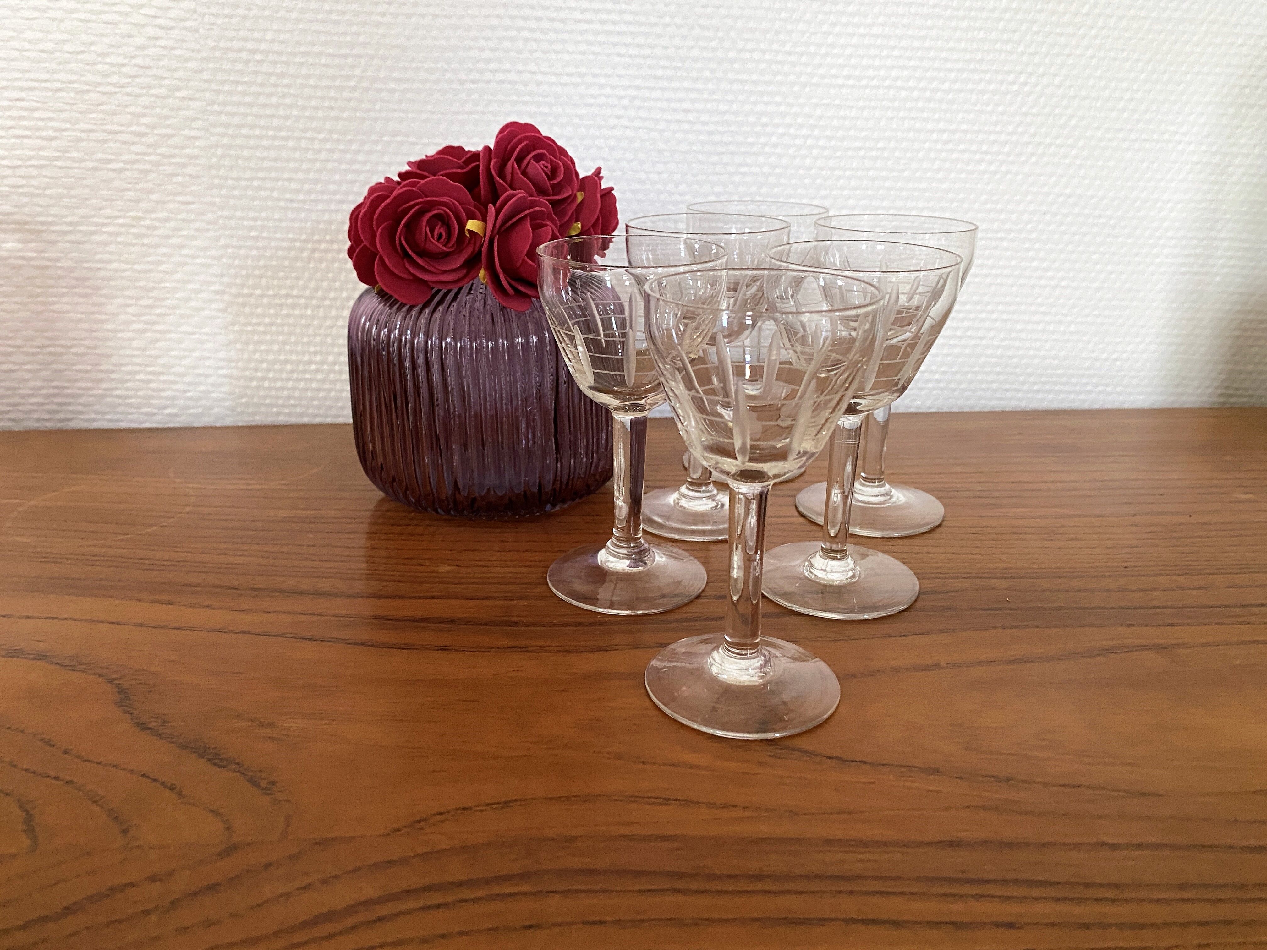 Set of 6 engraved wine glasses