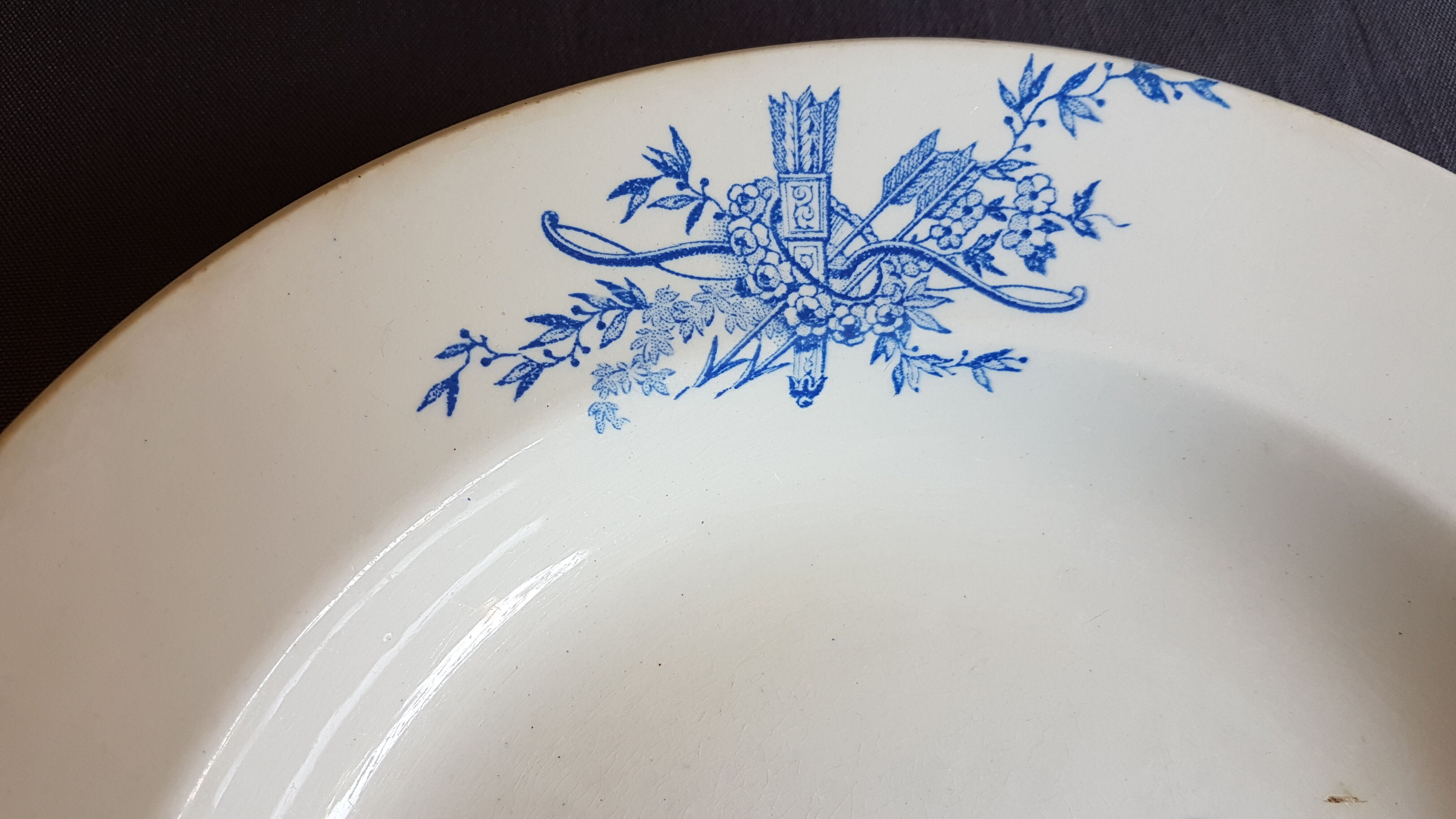 Hollow plate in earthenware decorated with flowers