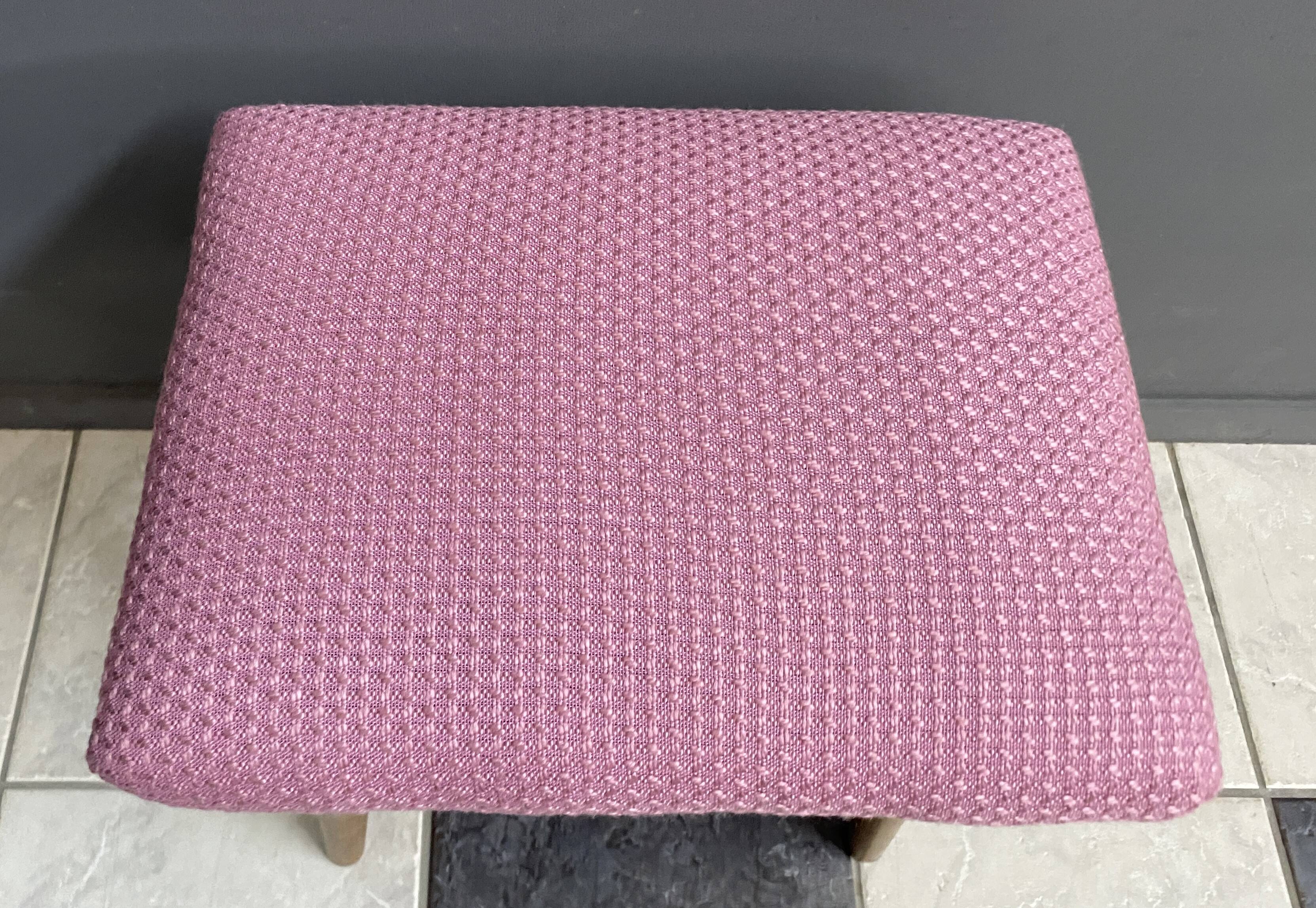 Tabouret rose années 1960