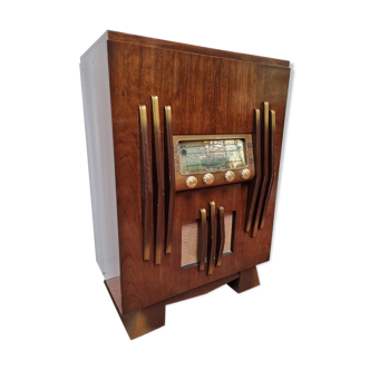 Radio cabinet from the 1940s