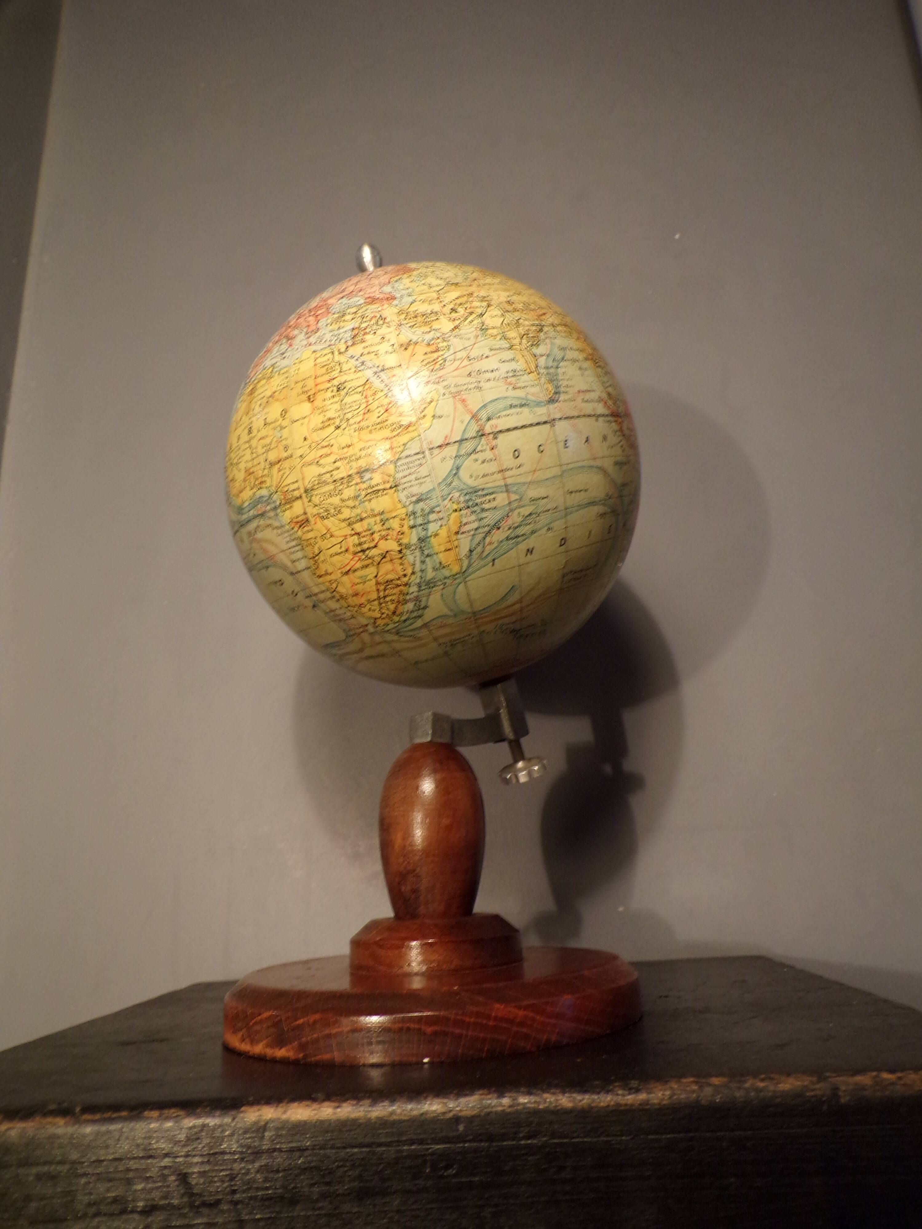 Girard and Barrère terrestrial globe by J.Forest 1950