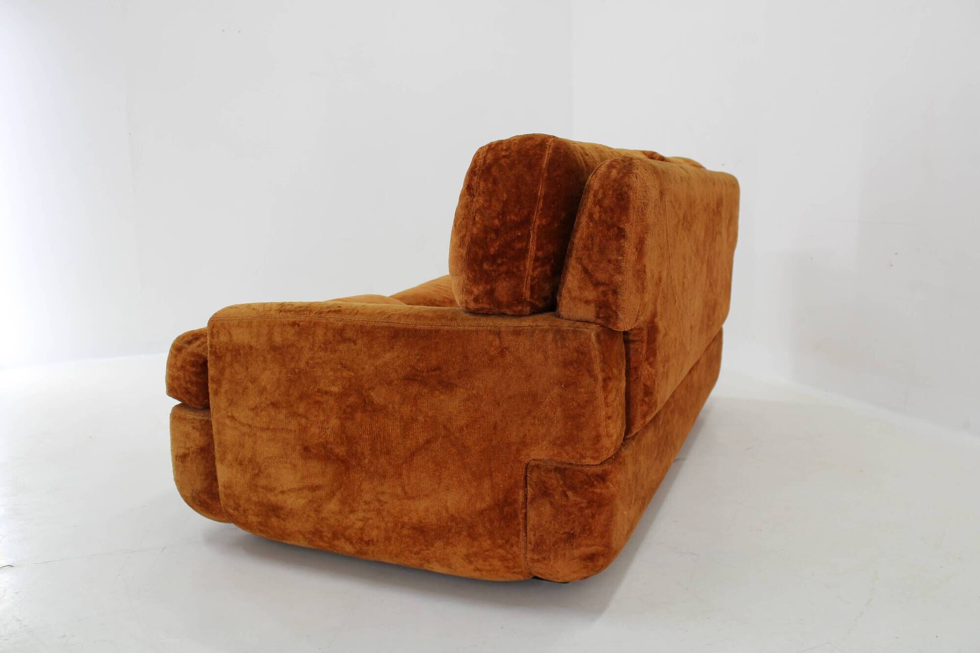 1970s Saporiti 2-Seater Sofa in Velvet, Italy
