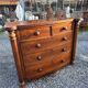 Commode galbée ancienne en acajou de style anglais