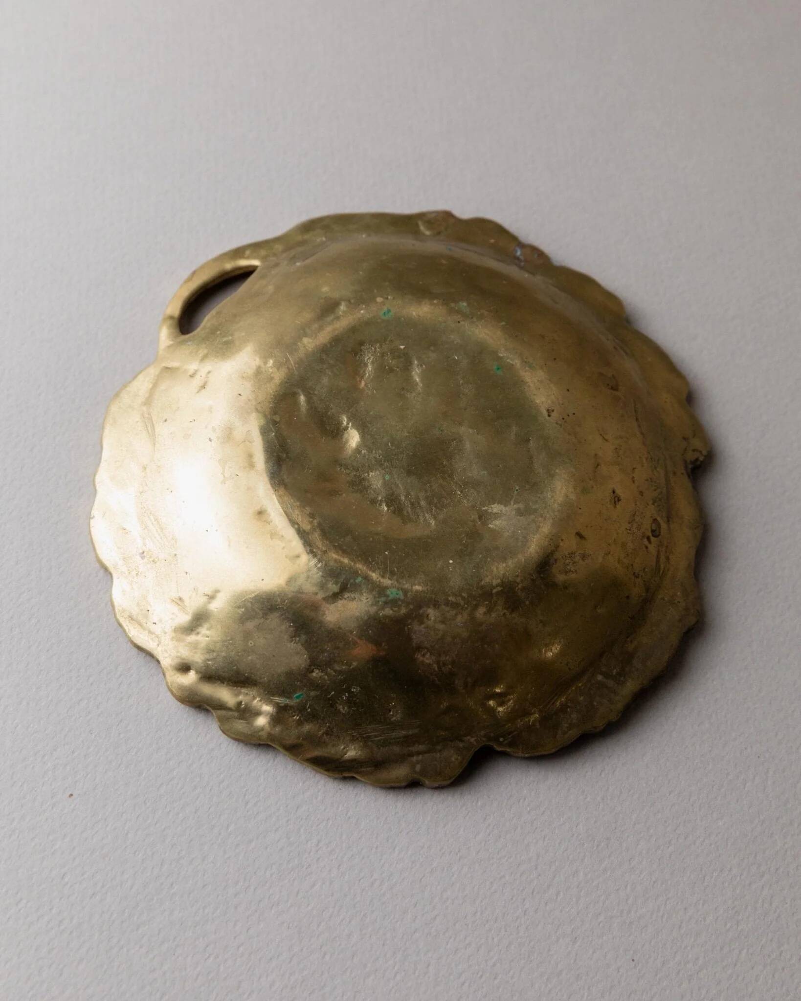 Vintage brass ashtray - cluster structure - Italy 1960s - metal art, timeless design - elegant table decoration, perfect gift idea