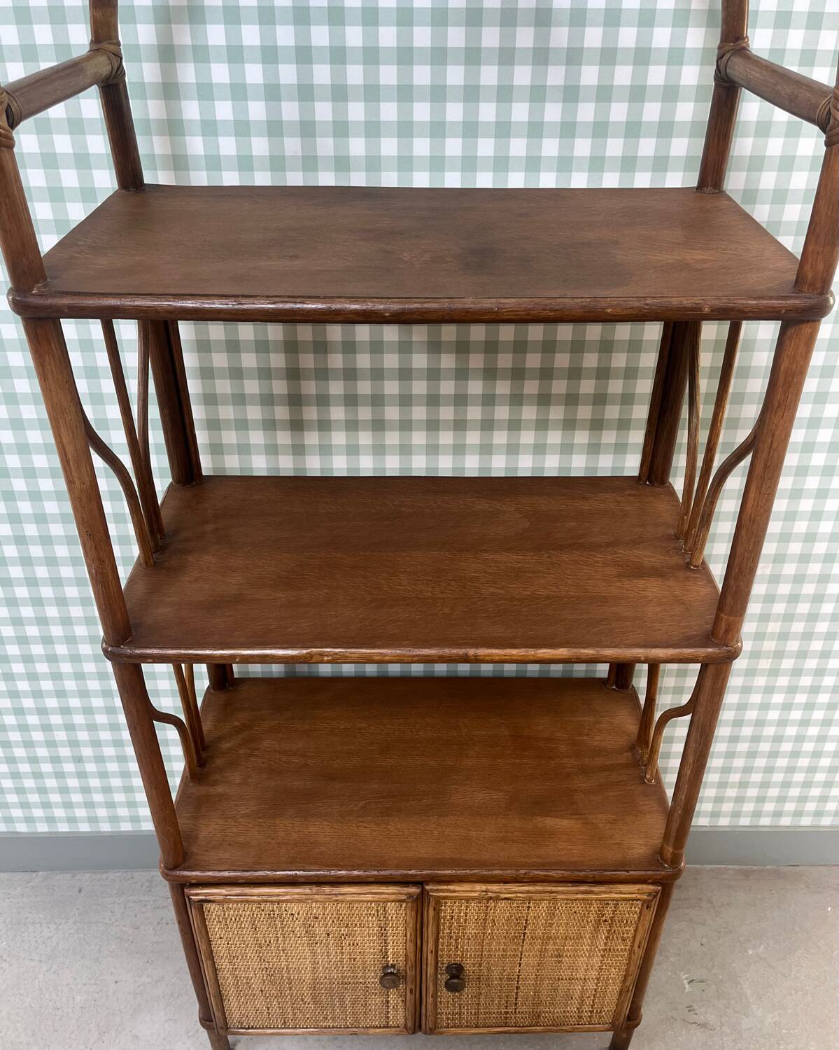 Rattan shelf on legs (refurbished)
